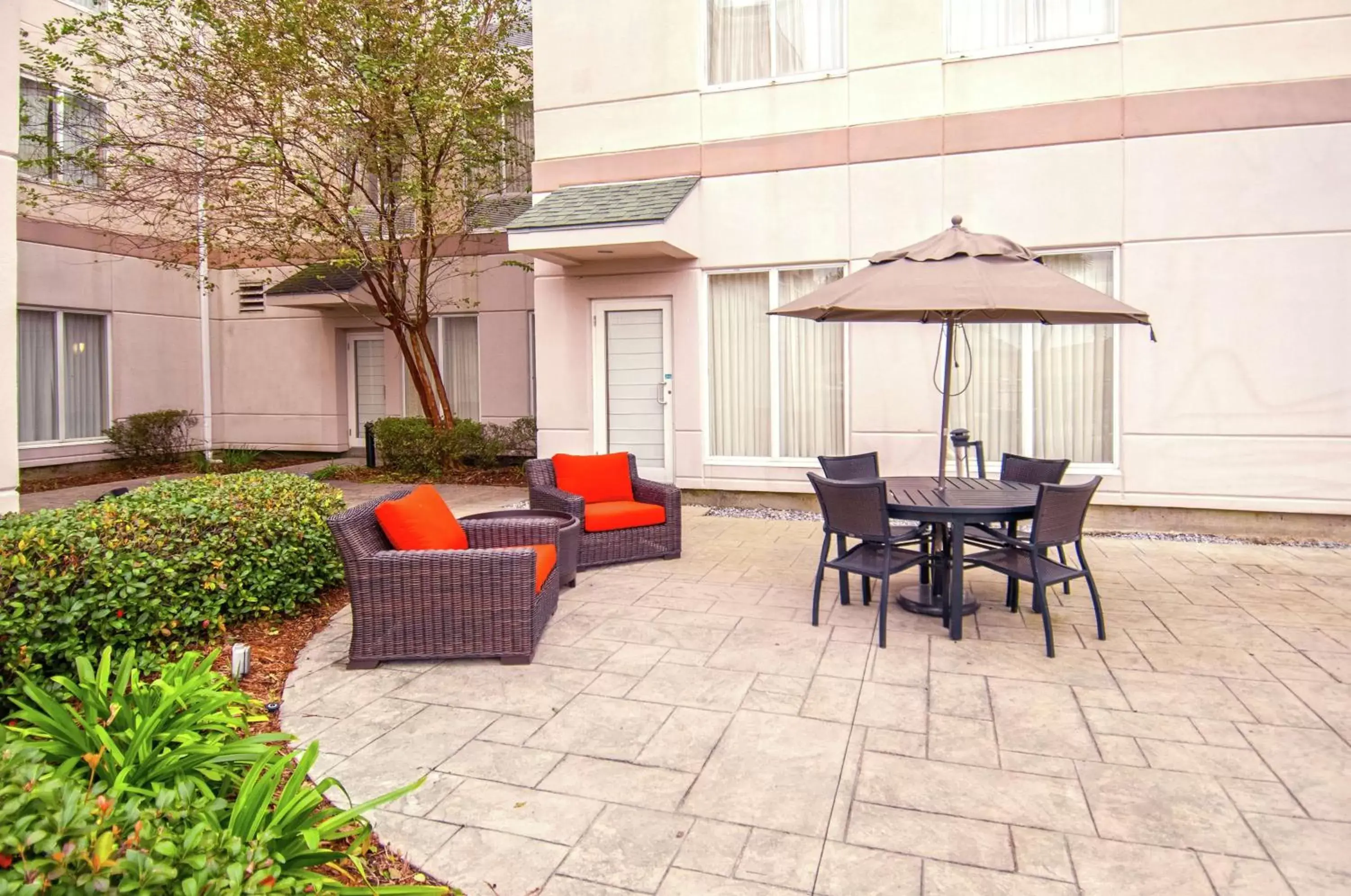 Property building in Hilton Garden Inn New Orleans Airport