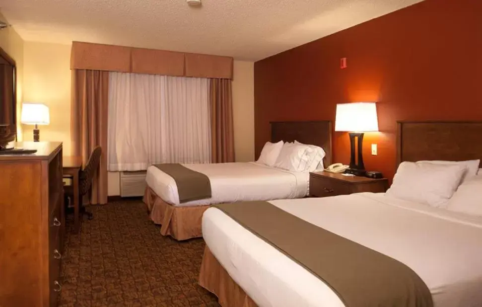 Photo of the whole room, Bed in Holiday Inn Express - Canyon, an IHG Hotel