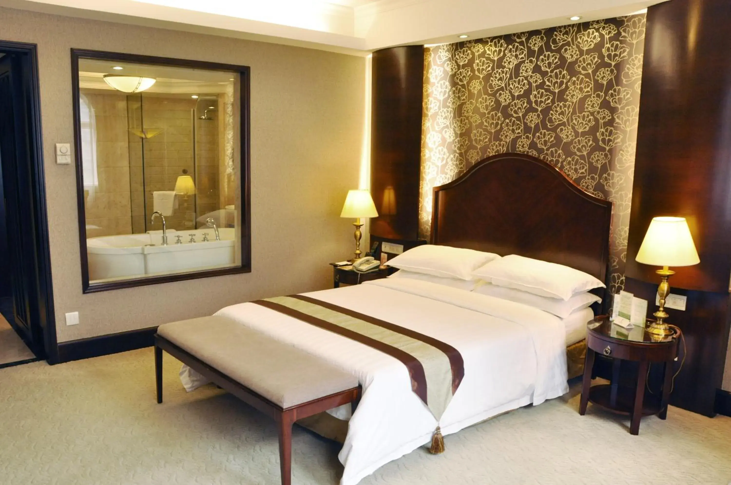 Bed in Grand Palace Hotel（Grand Hotel Management Group）