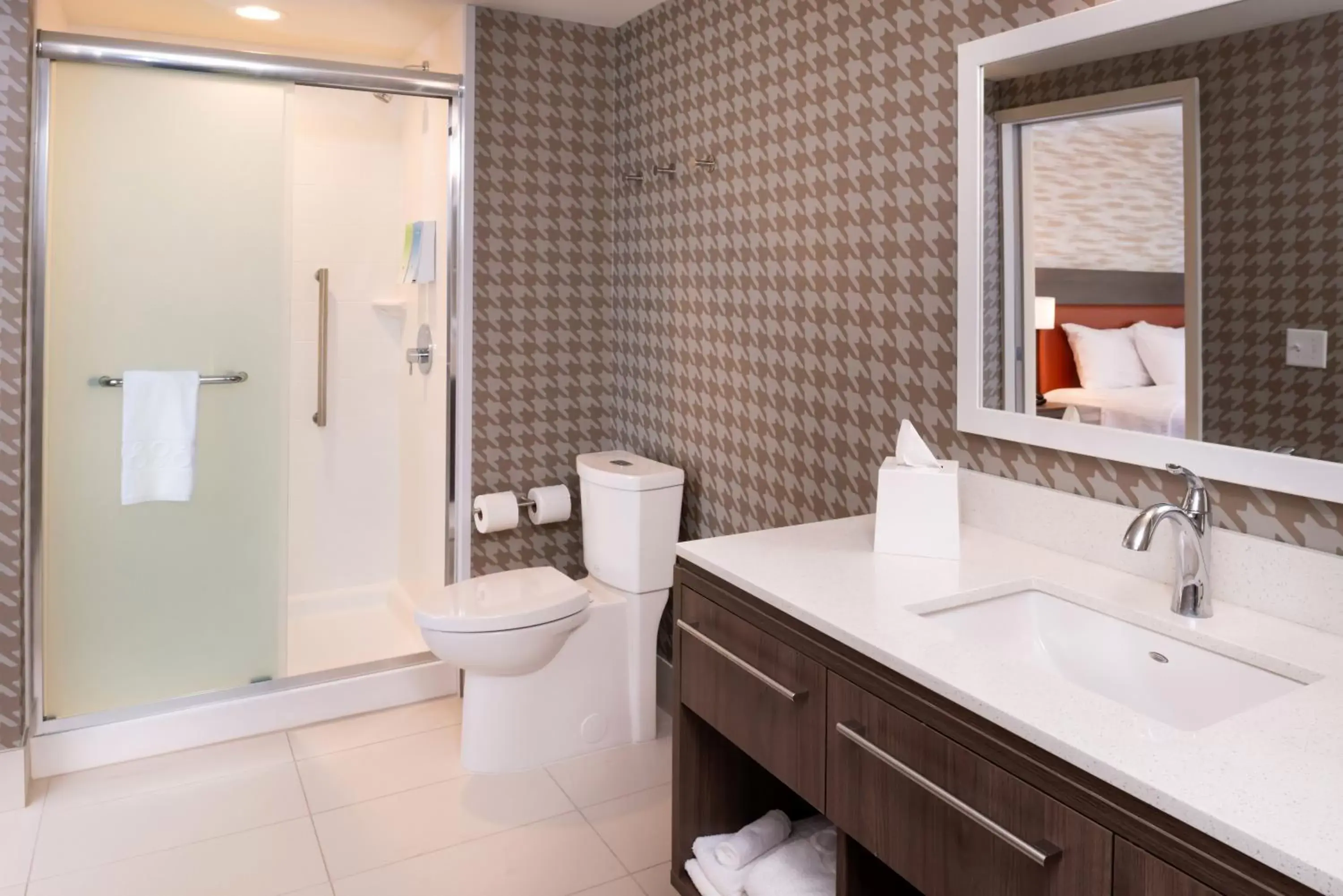 Bathroom in Home2 Suites By Hilton Columbus/West, OH