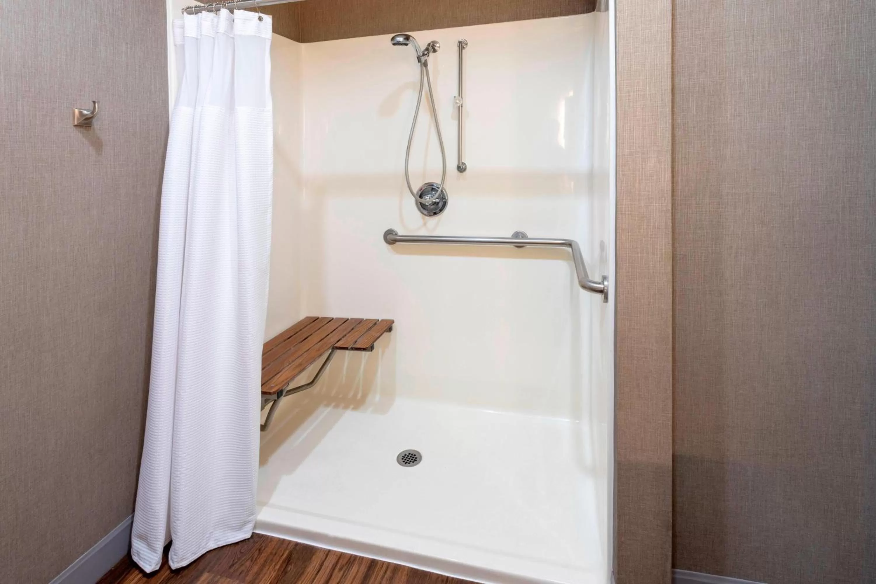 Bathroom in SpringHill Suites Rochester Mayo Clinic Area / Saint Marys