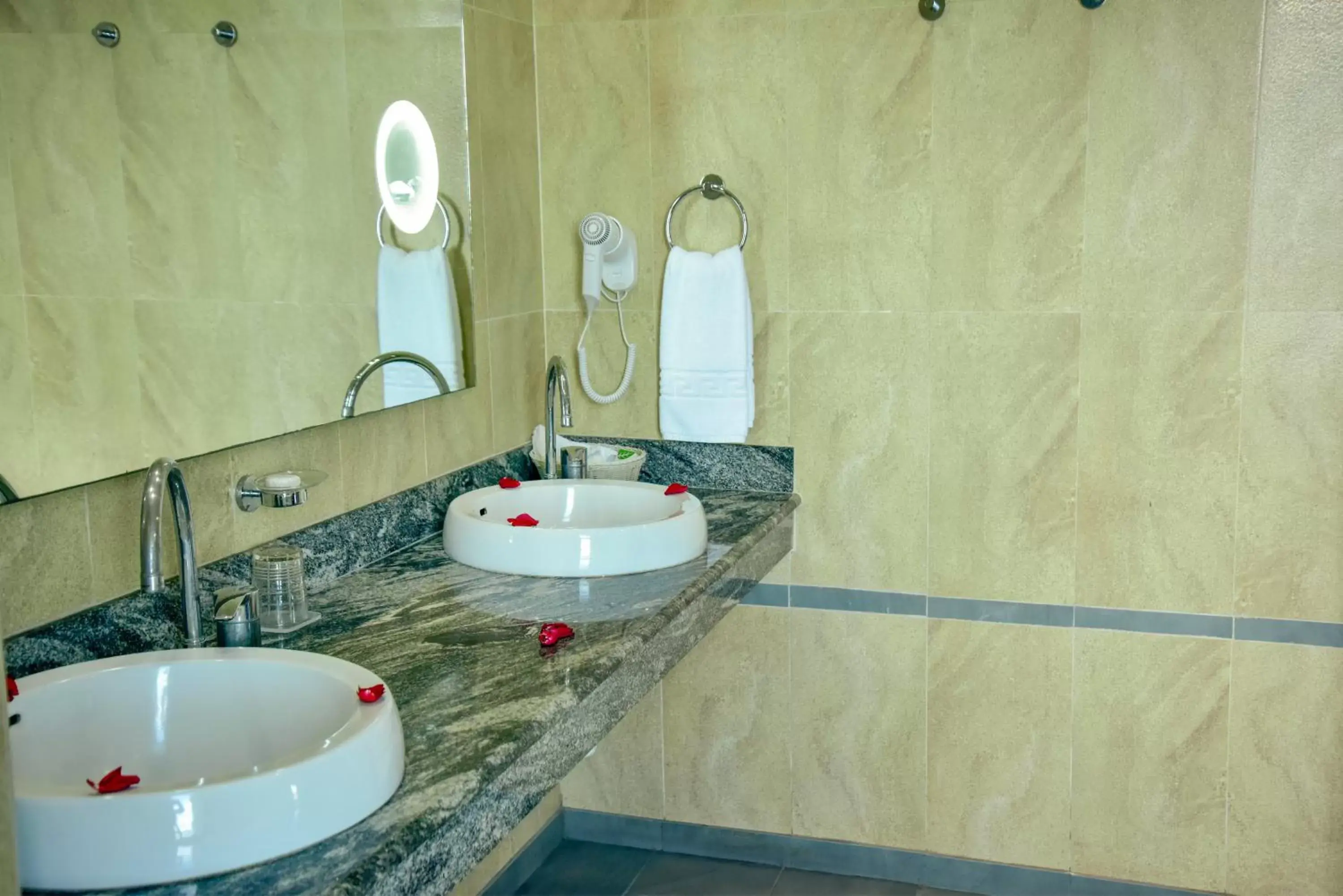 Bathroom in Harbour View Suites