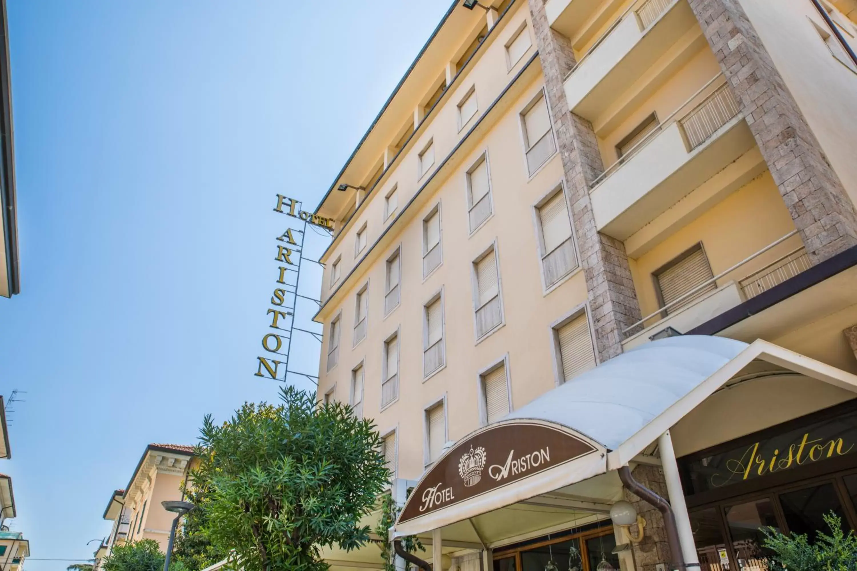 Facade/entrance, Property Building in Hotel Ariston & Spa