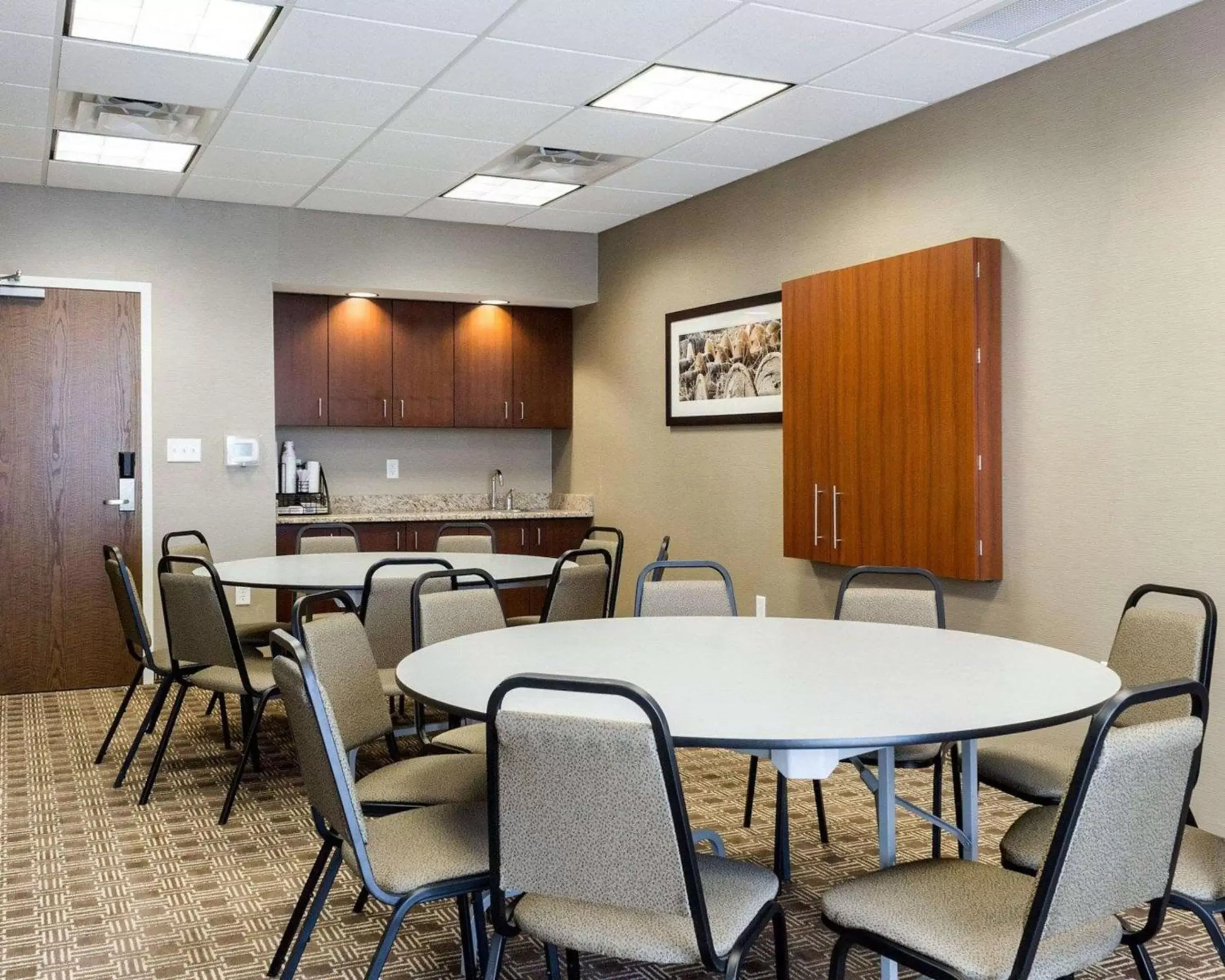 On site, Restaurant/Places to Eat in Comfort Inn & Suites Watford City