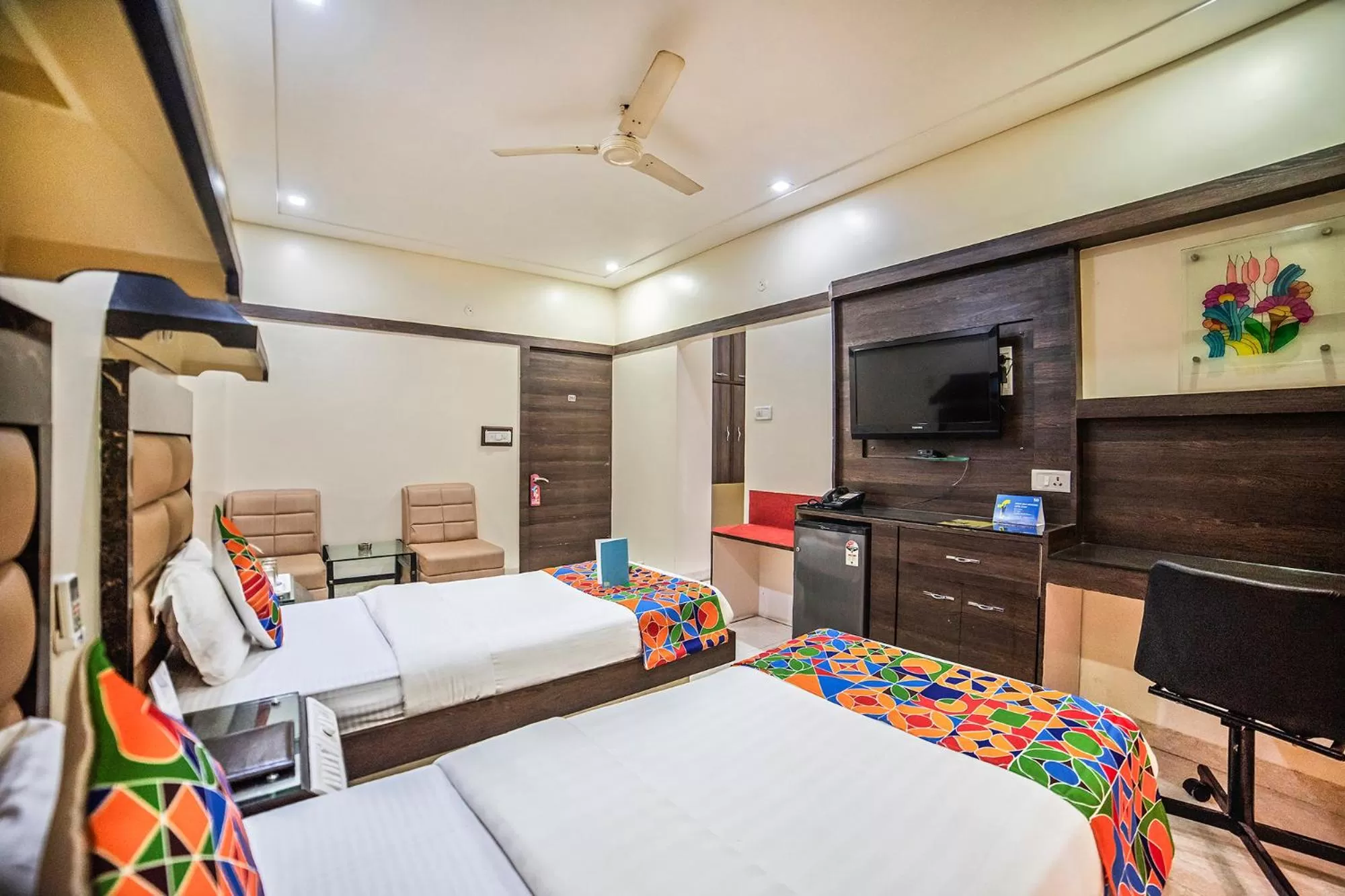 TV and multimedia, Bed in Fabhotel Santoor - Geeta Bhawan Square
