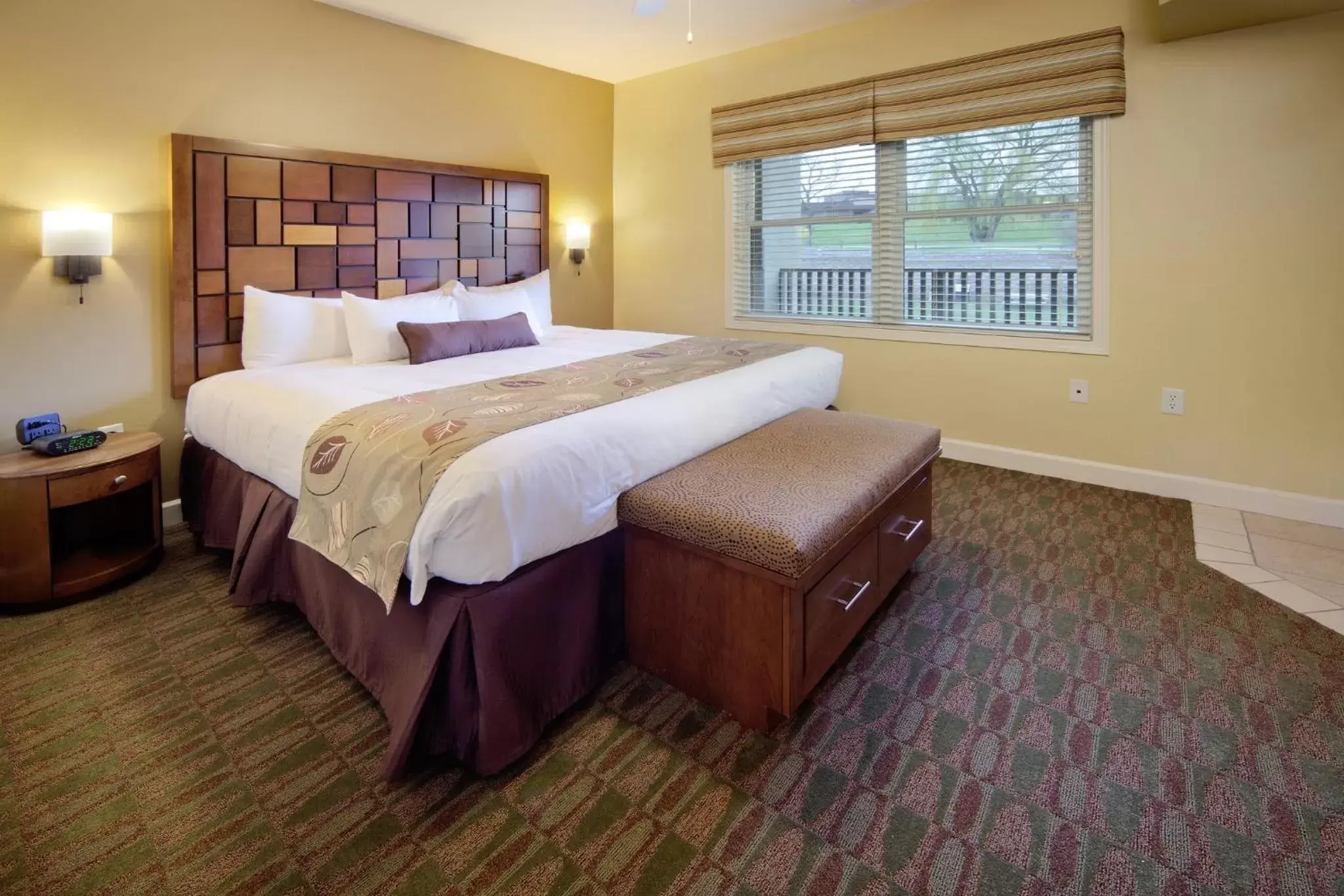 Photo of the whole room, Bed in Holiday Inn Club Vacations at Lake Geneva Resort, an IHG Hotel