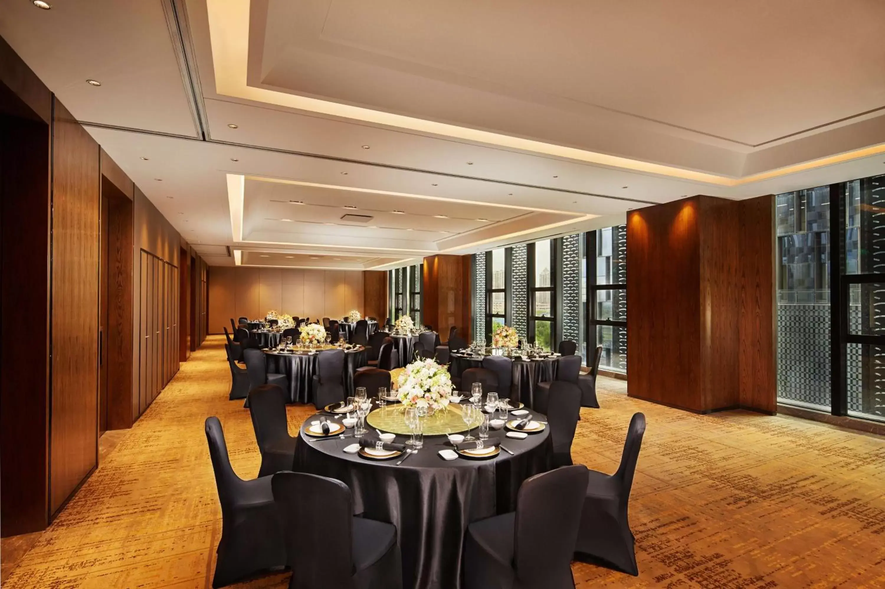 Meeting/conference room, Restaurant/Places to Eat in Hilton Suzhou