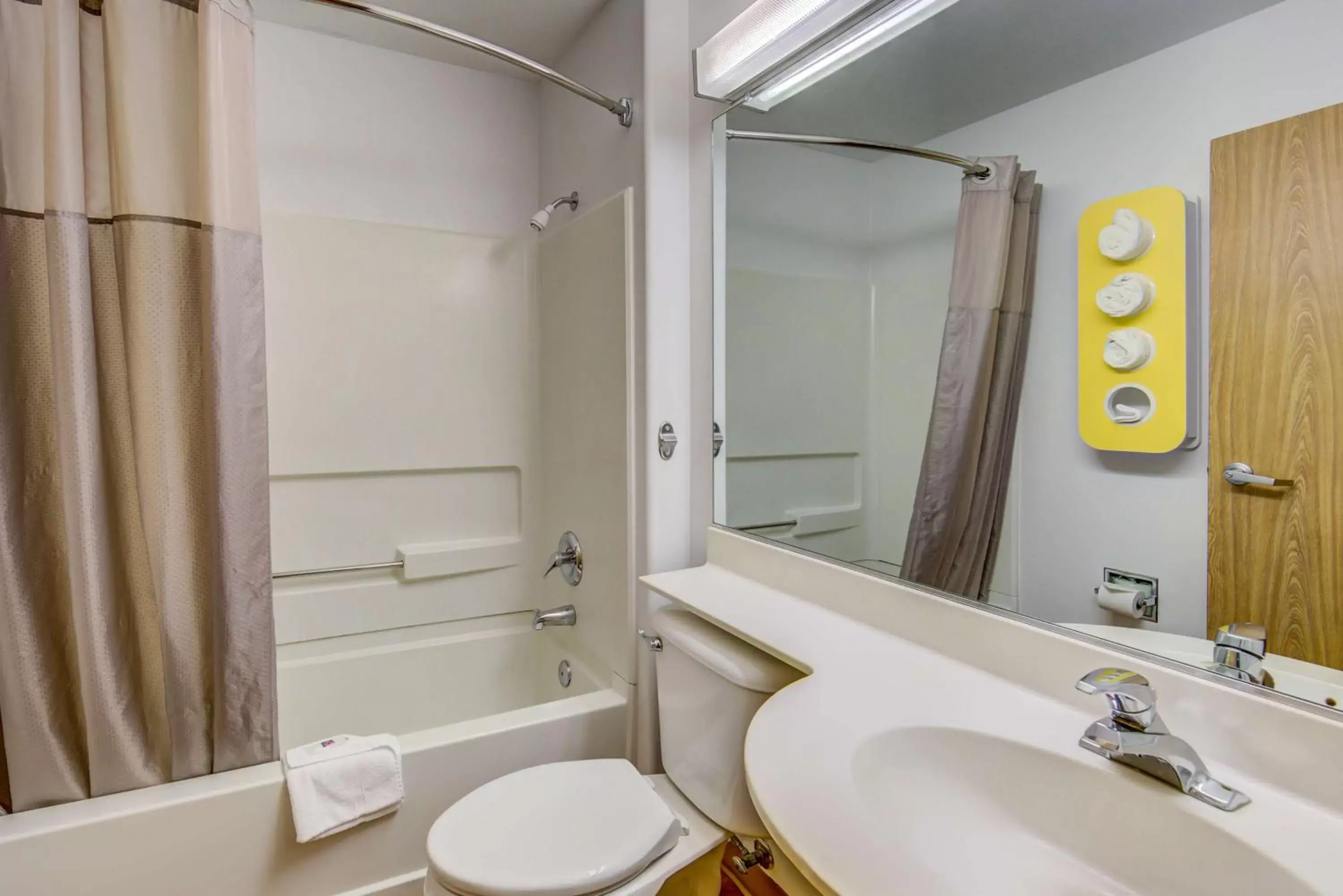 Shower, Bathroom in Motel 6-Sutherlin, OR