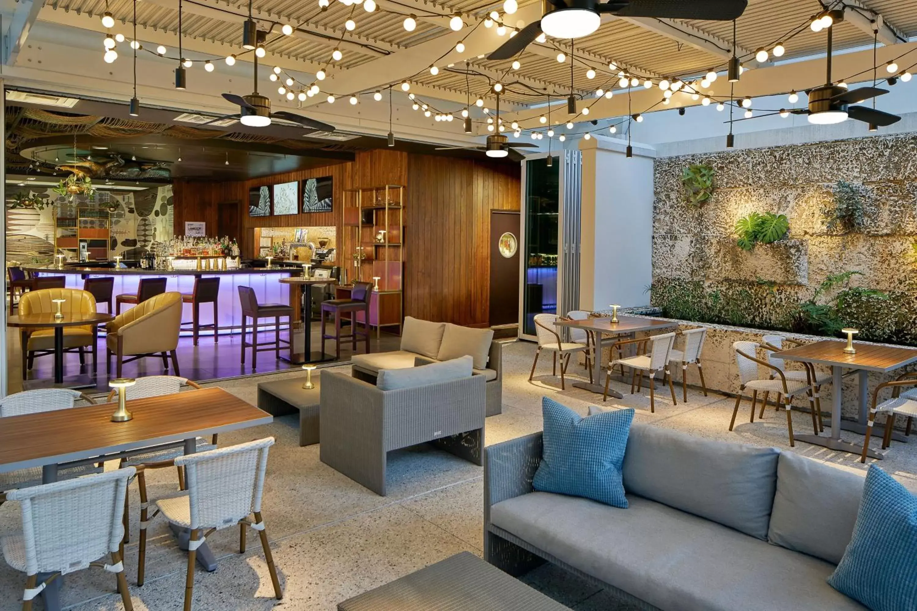 Lounge or bar, Lounge/Bar in The Sarasota Modern, a Tribute Portfolio Hotel