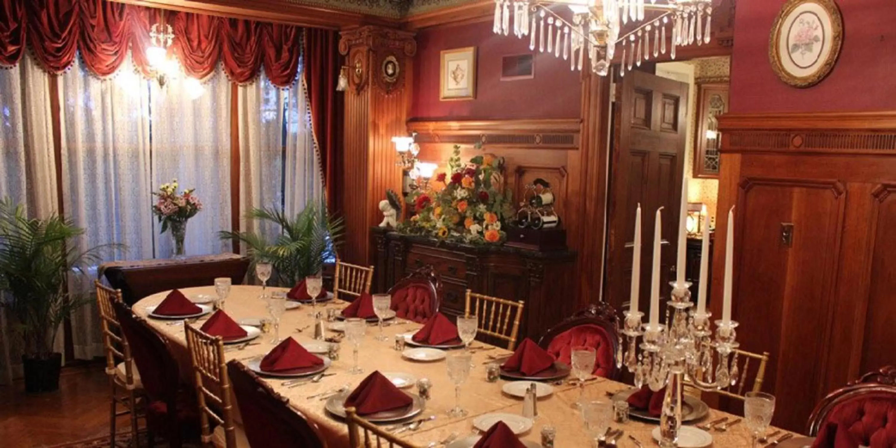 Restaurant/Places to Eat in The Emig Mansion