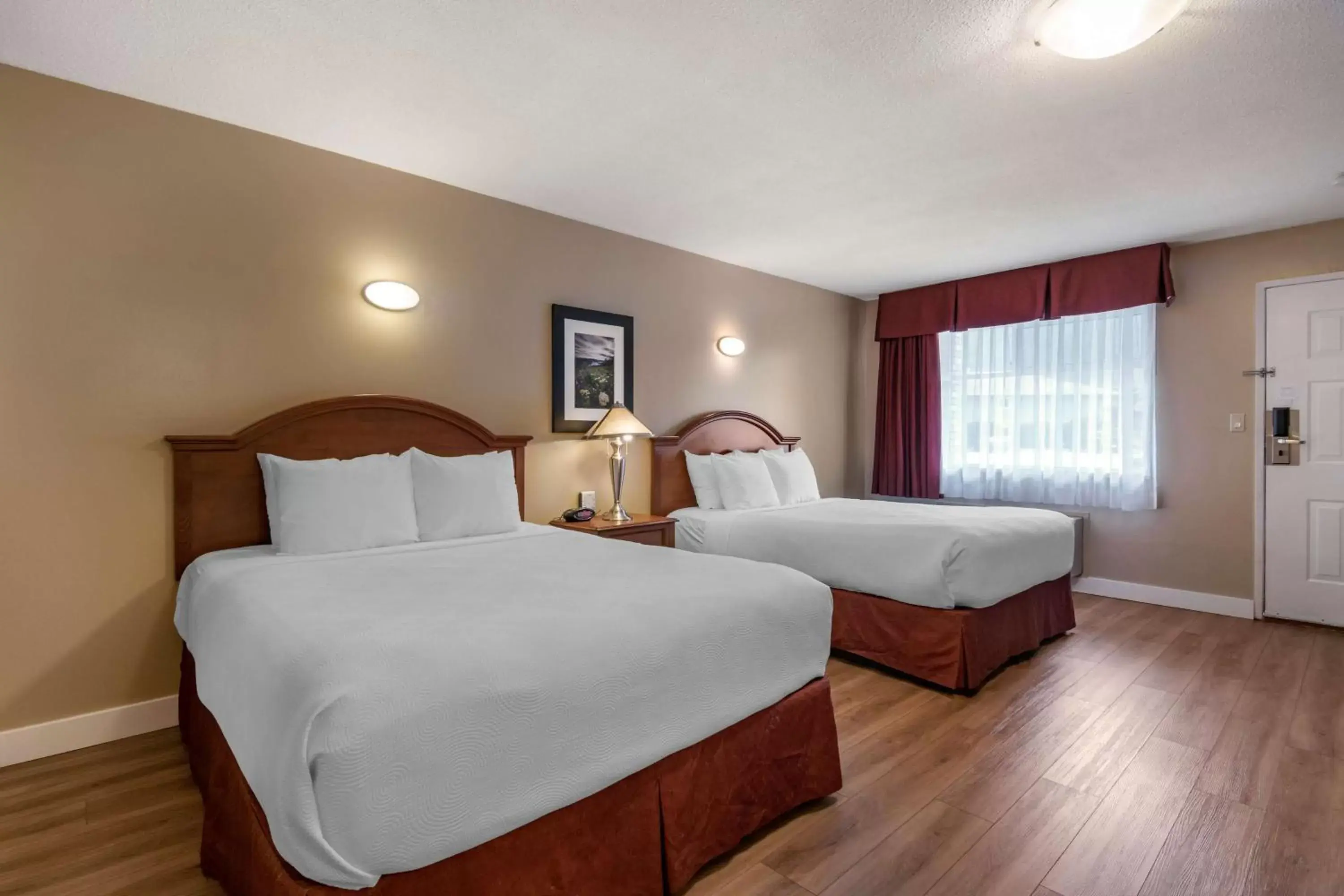 Bedroom, Bed in Best Western Sicamous Inn