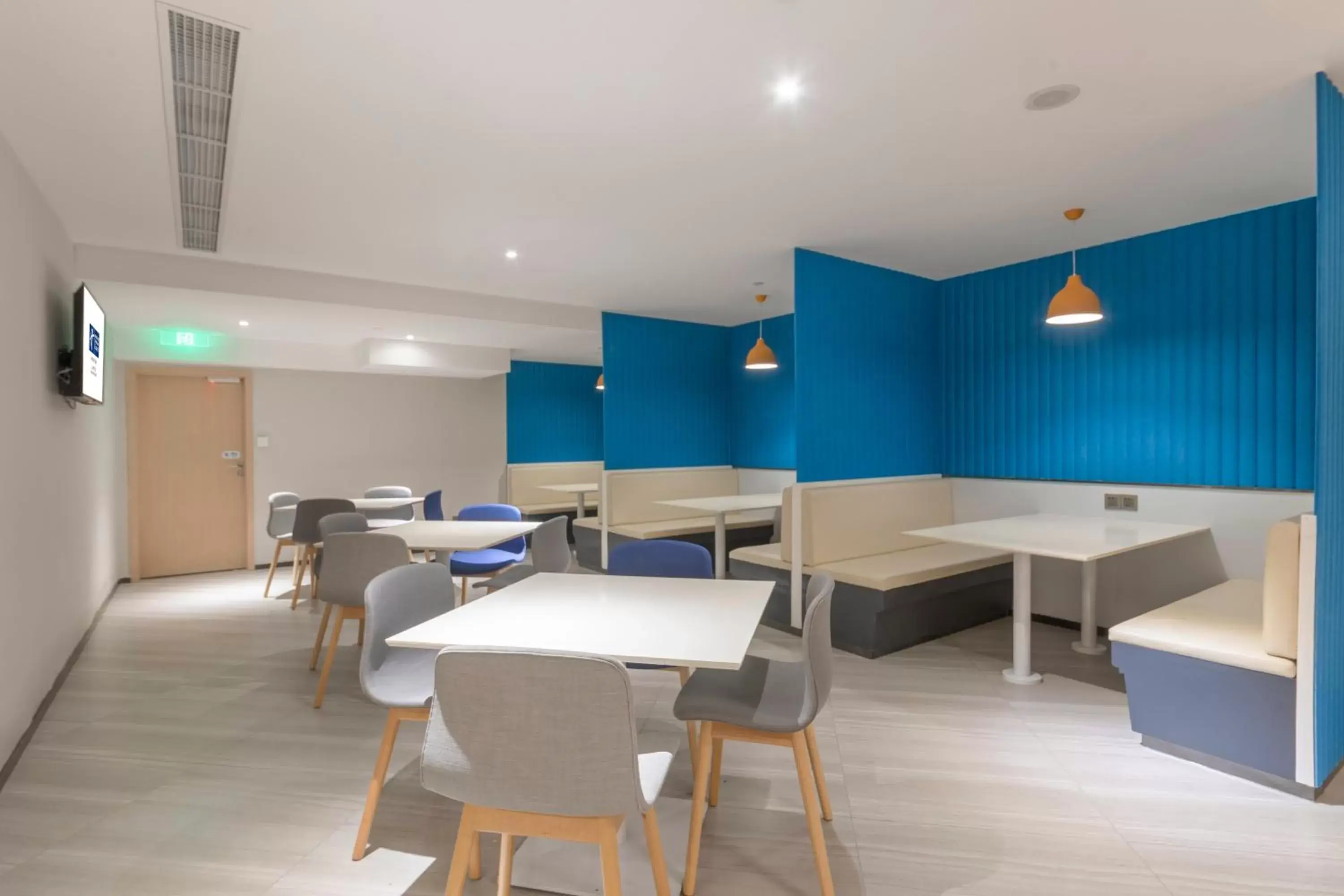 Restaurant/places to eat in Holiday Inn Express Shanghai Gubei by IHG Restaurant/places to eat in Holiday Inn Express Shanghai Gubei by IHG