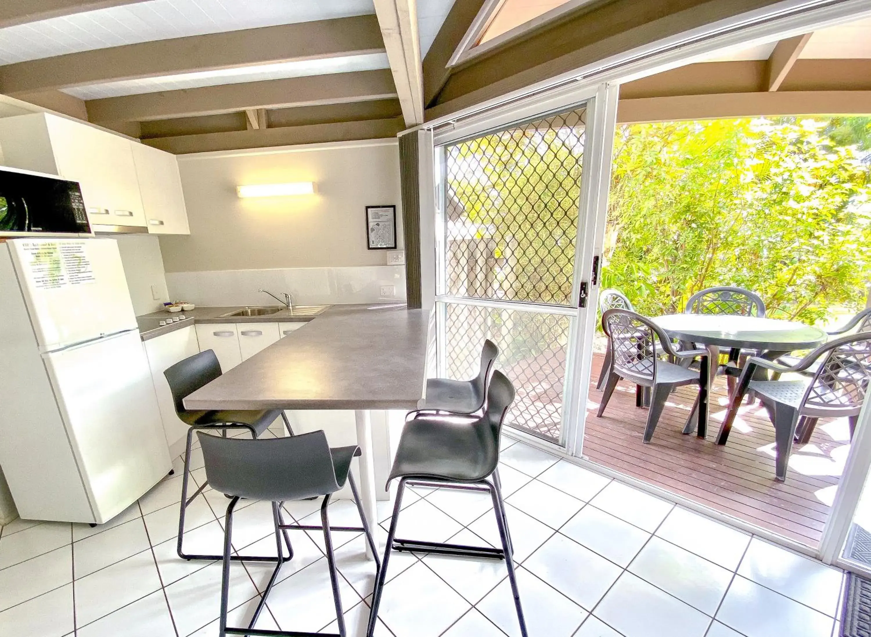 Kitchen or kitchenette, Kitchen/Kitchenette in Kellys Beach Resort