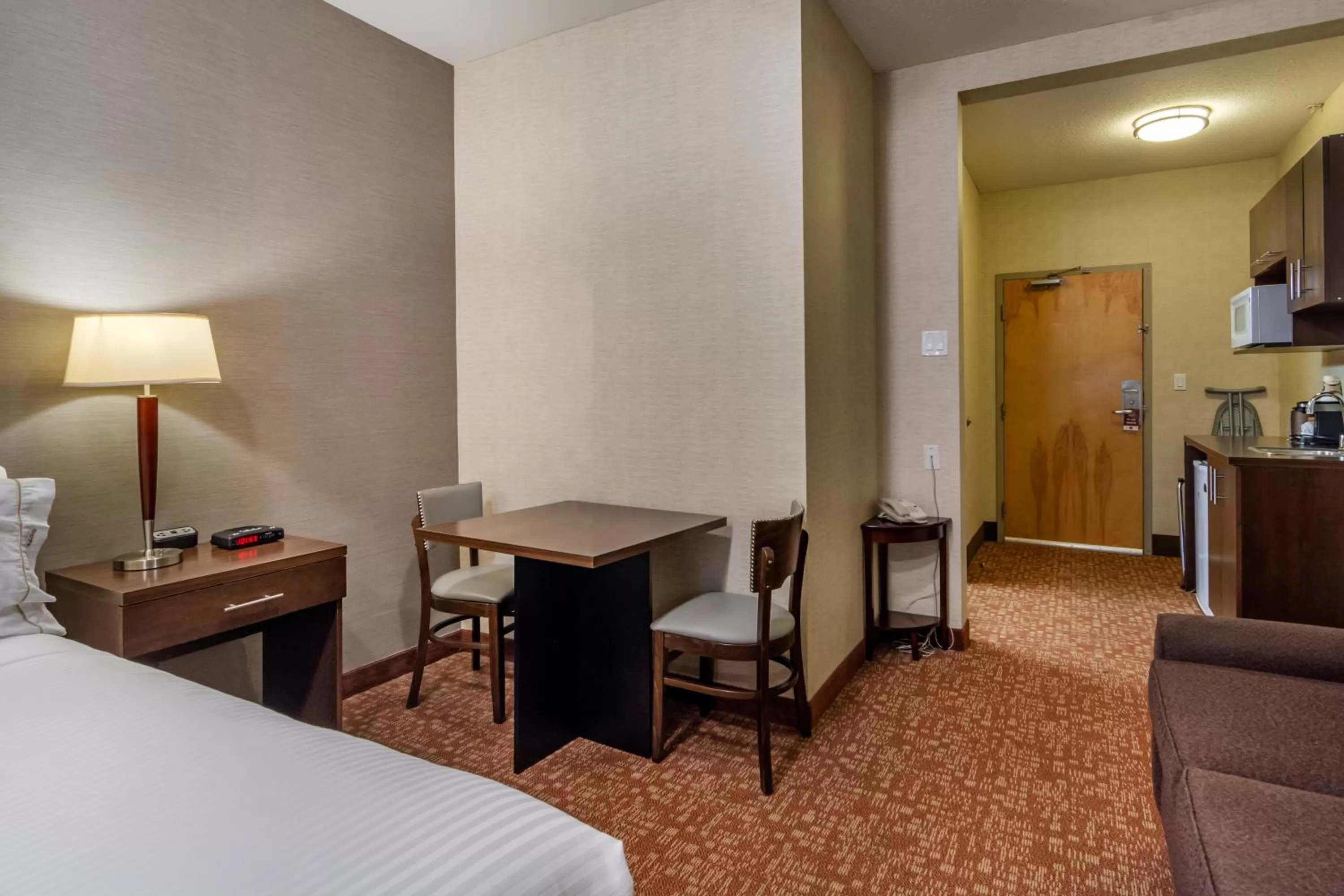 Seating area, Bed in Devonian Hotel and Suites