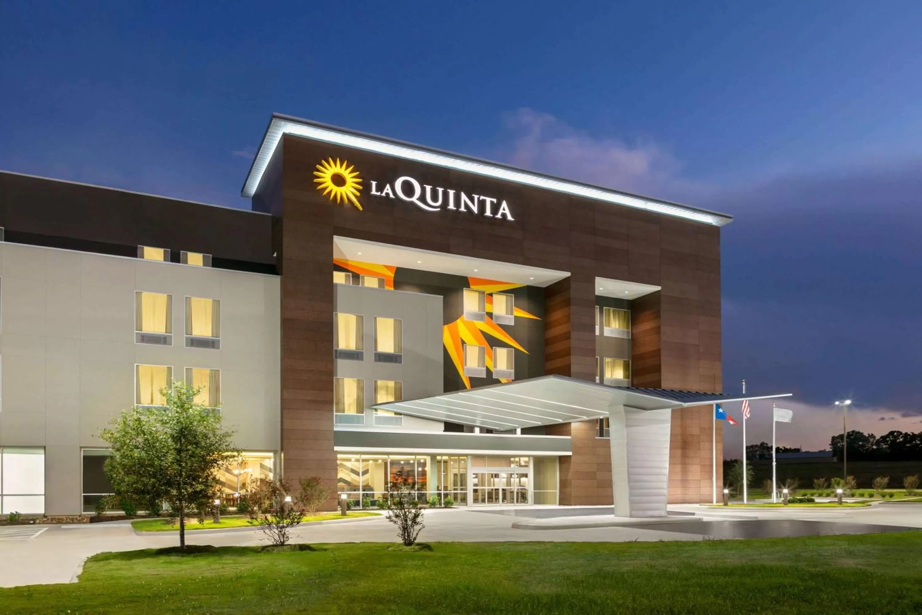 Property building in La Quinta Inn & Suites by Wyndham College Station North