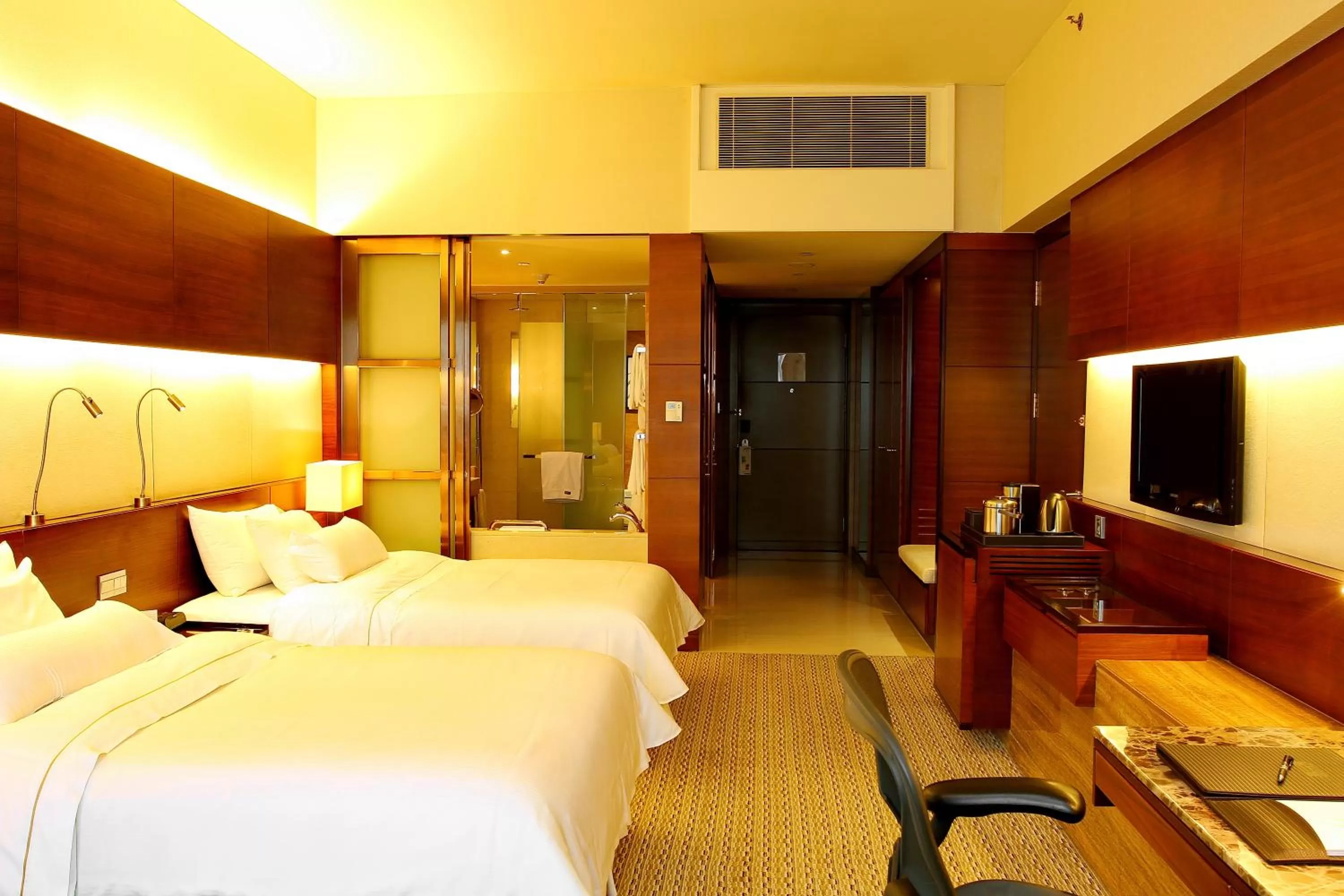 Photo of the whole room, Bed in The Westin Guangzhou