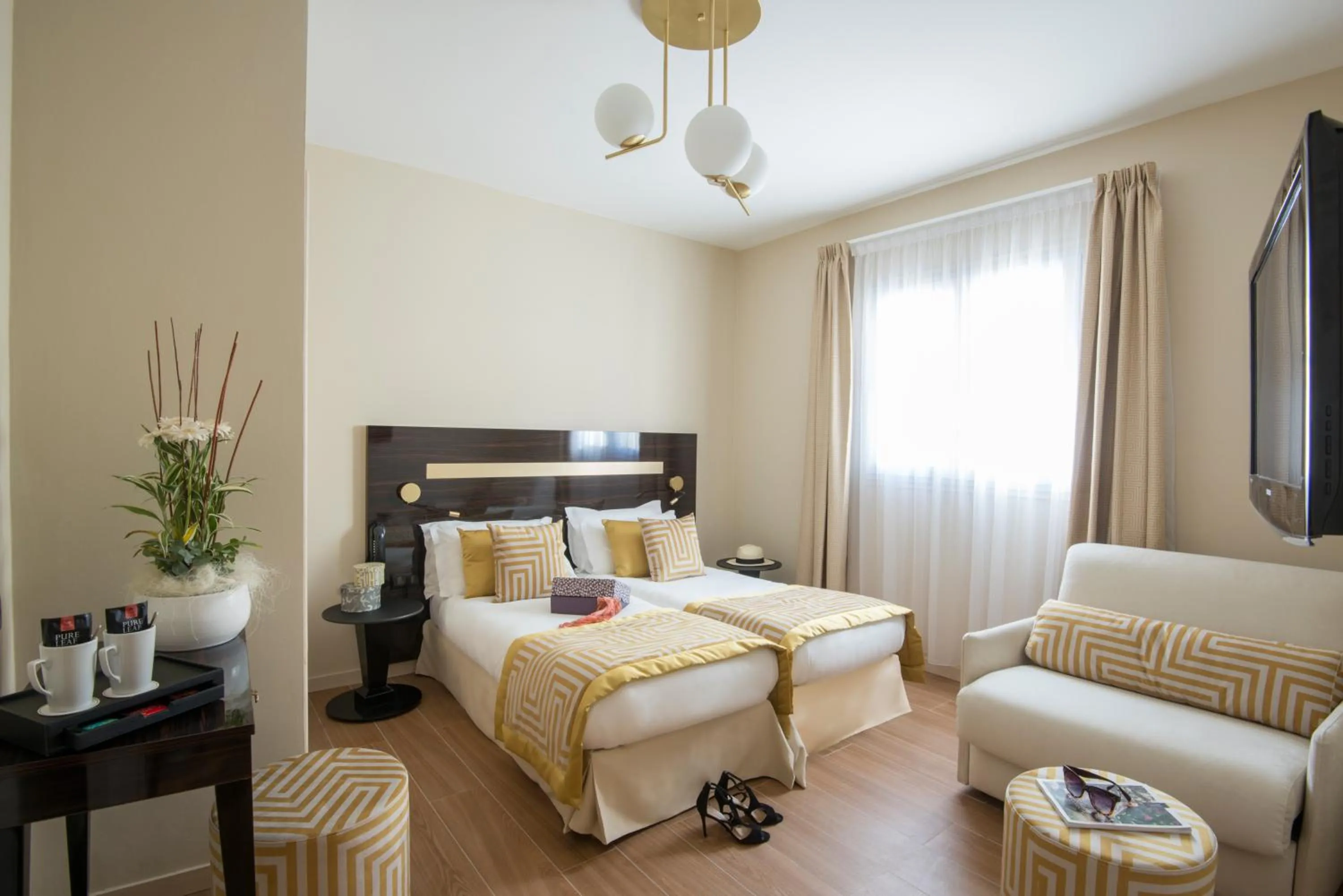 Photo of the whole room, Bed in Hotel Carlton