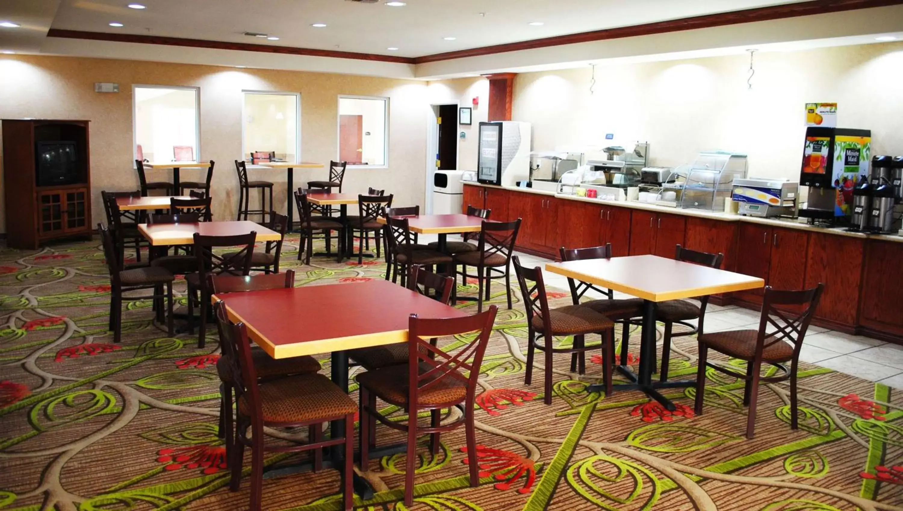 Breakfast, Restaurant/Places to Eat in Magnuson Hotel Commerce