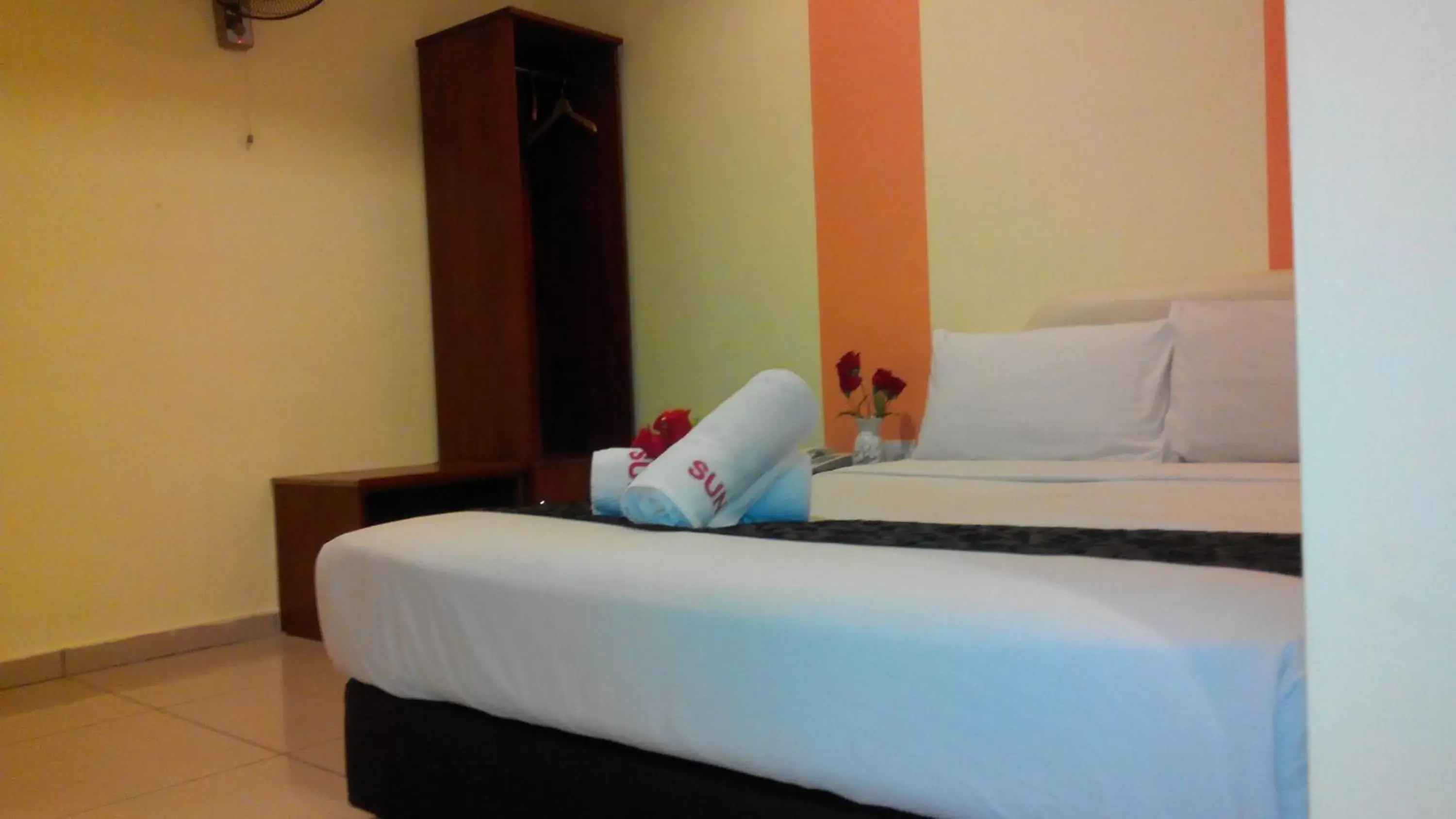 bunk bed, Bed in Sun Inns Hotel Kuala Selangor