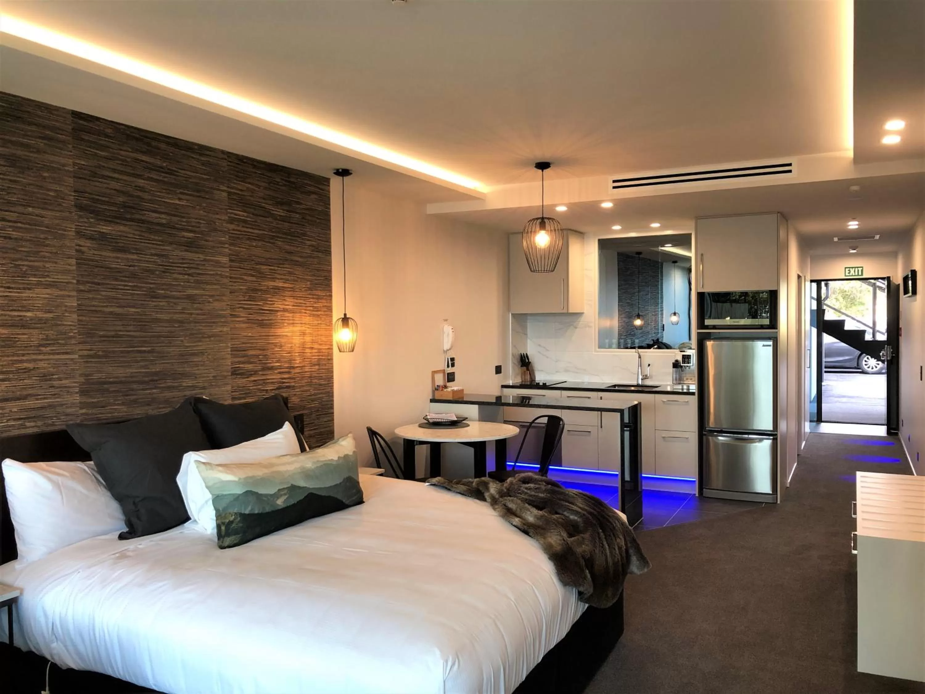 Photo of the whole room, Bed in Fiordland Lakeview Motel and Apartments