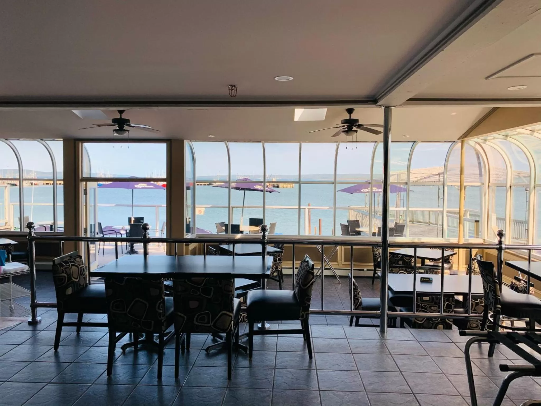 Restaurant/Places to Eat in Dockside Suites