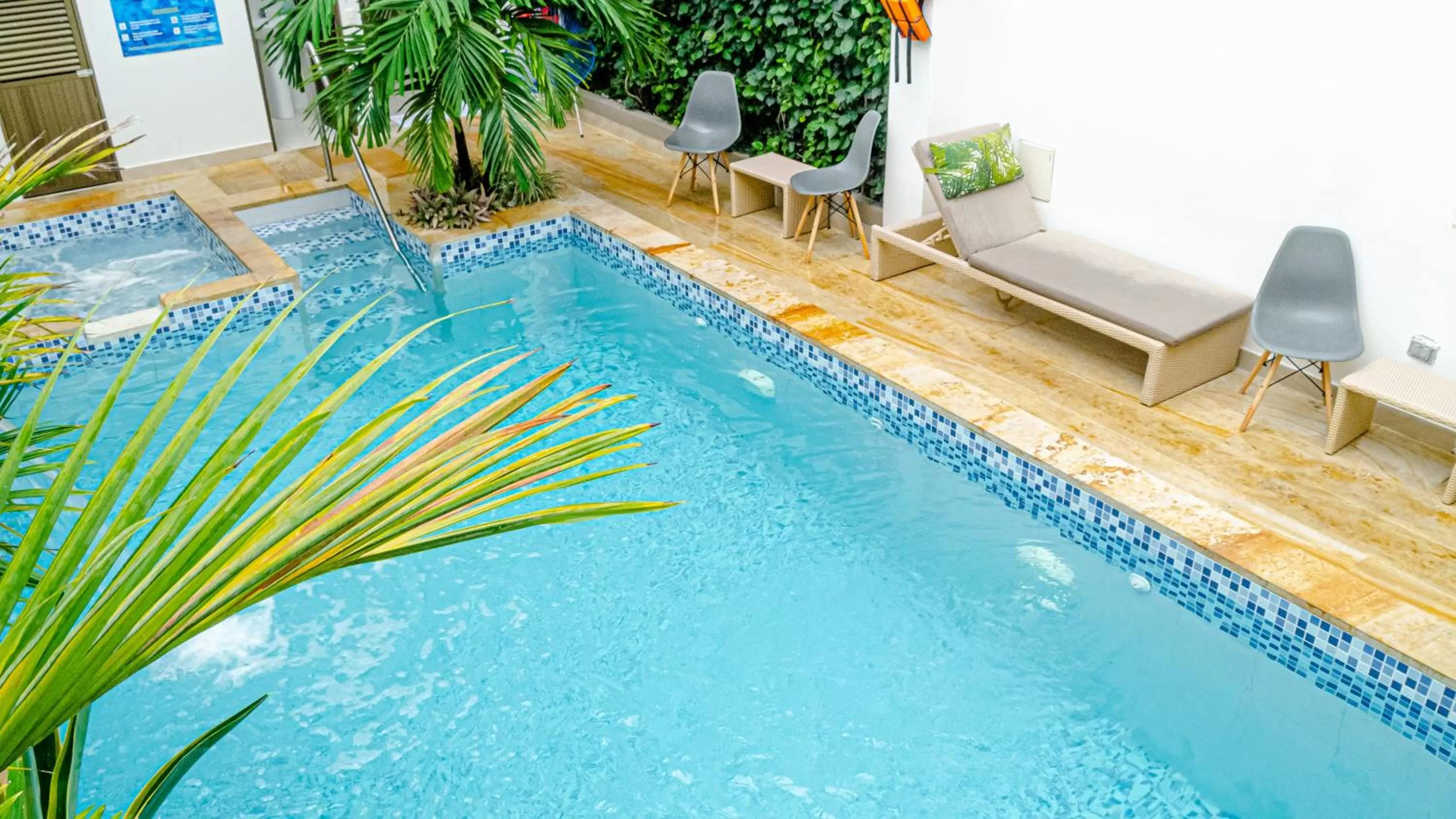 Swimming Pool in Hotel Le Falep