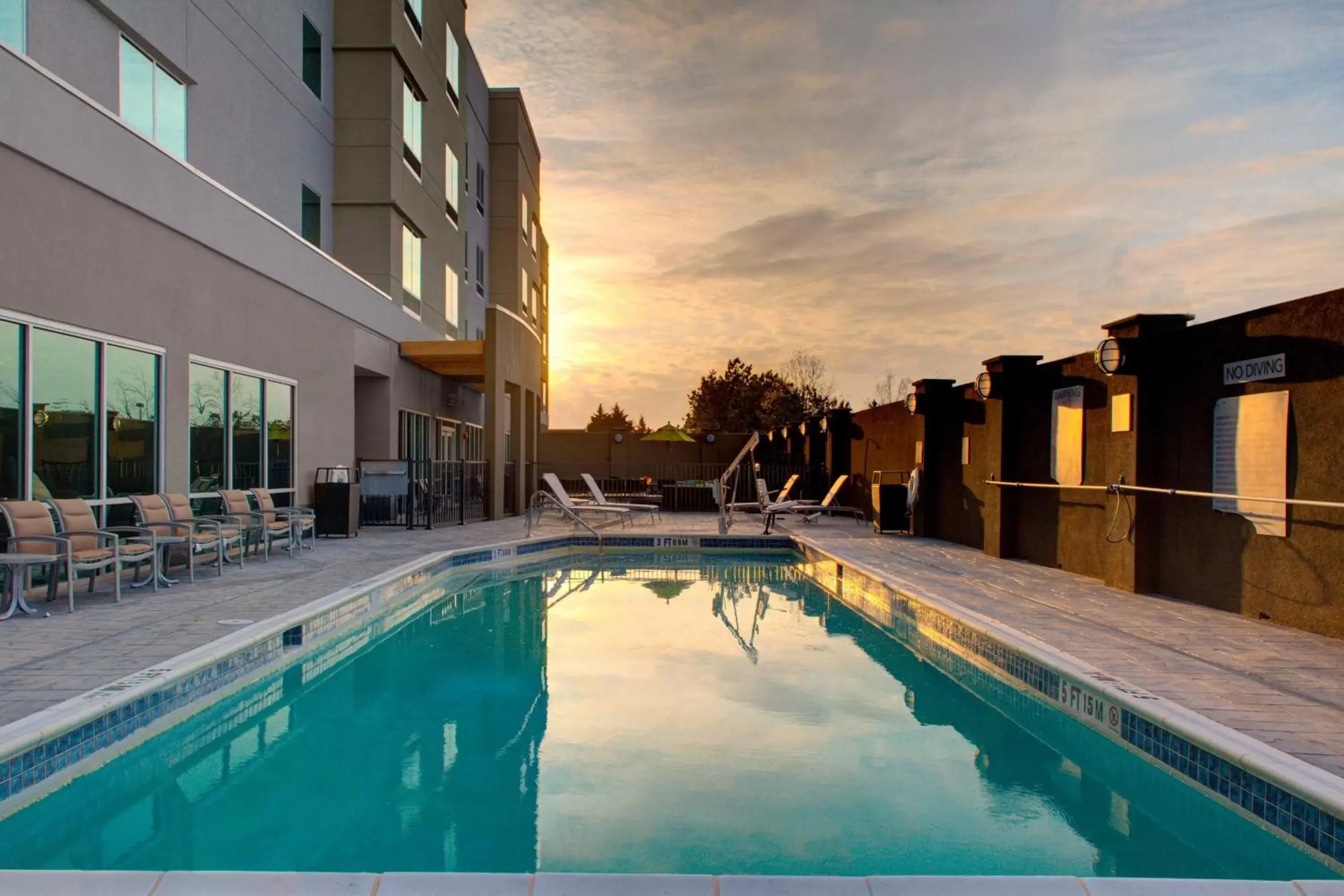 Swimming Pool in Courtyard by Marriott Atlanta Kennesaw