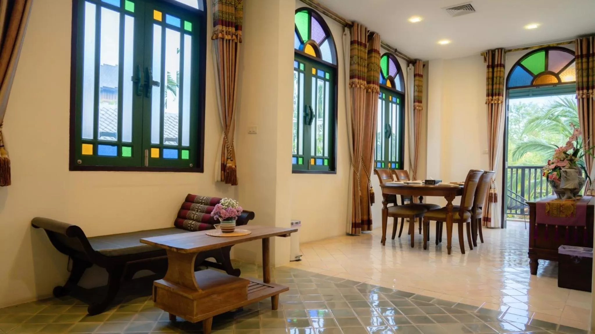 Living room, Dining Area in Cheva Gallery Boutique Hotel