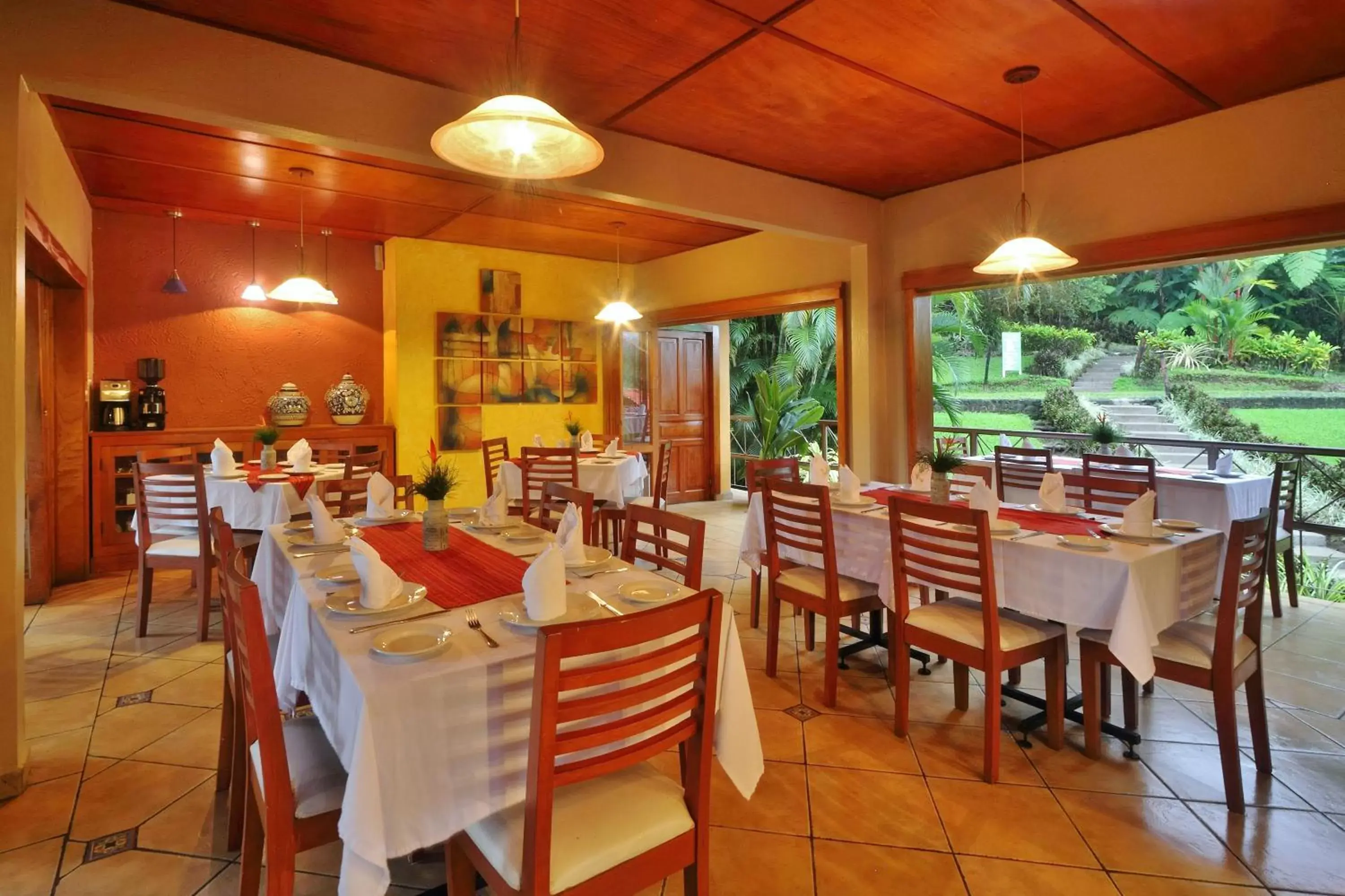 Restaurant/Places to Eat in Argovia Finca Resort