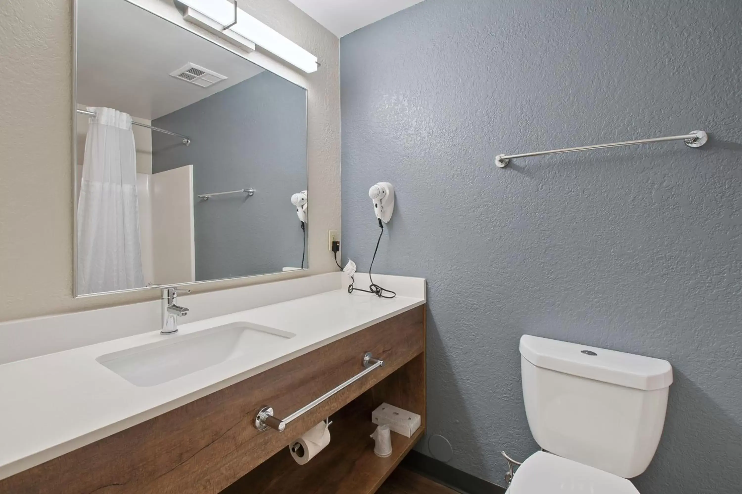 Bathroom in Extended Stay America Suites - San Jose - Mountain View