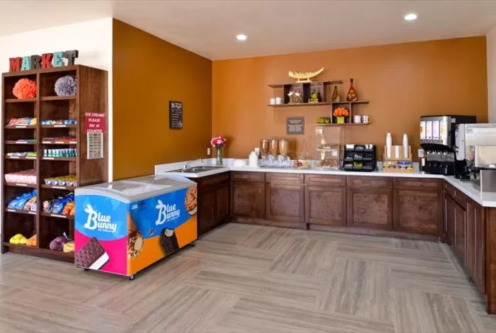 Communal kitchen in Scottish Inn & Suites - Conroe