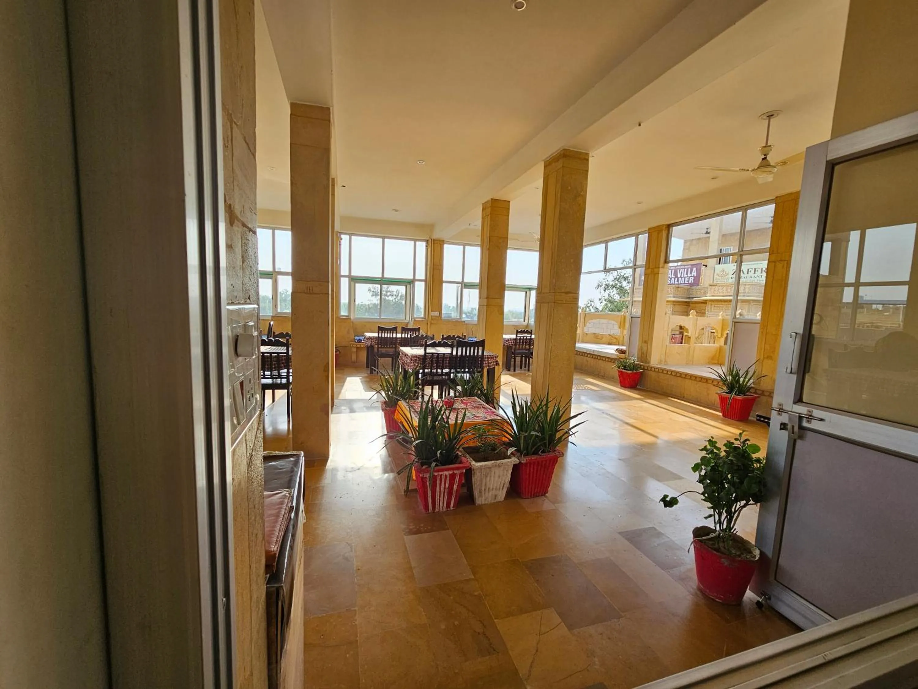 Restaurant/places to eat in Hotel Royal Haveli