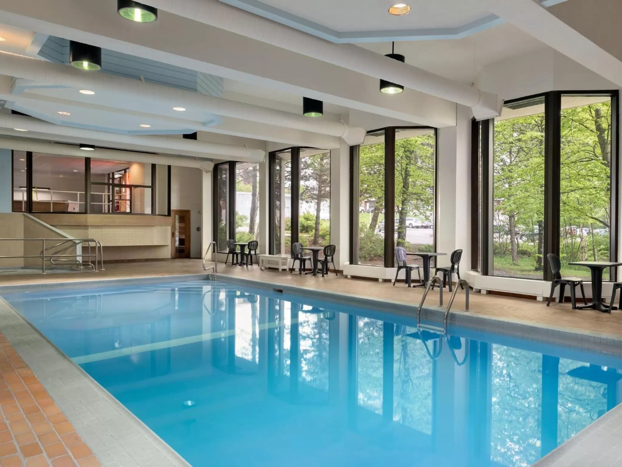Swimming pool in Travelodge by Wyndham Sydney
