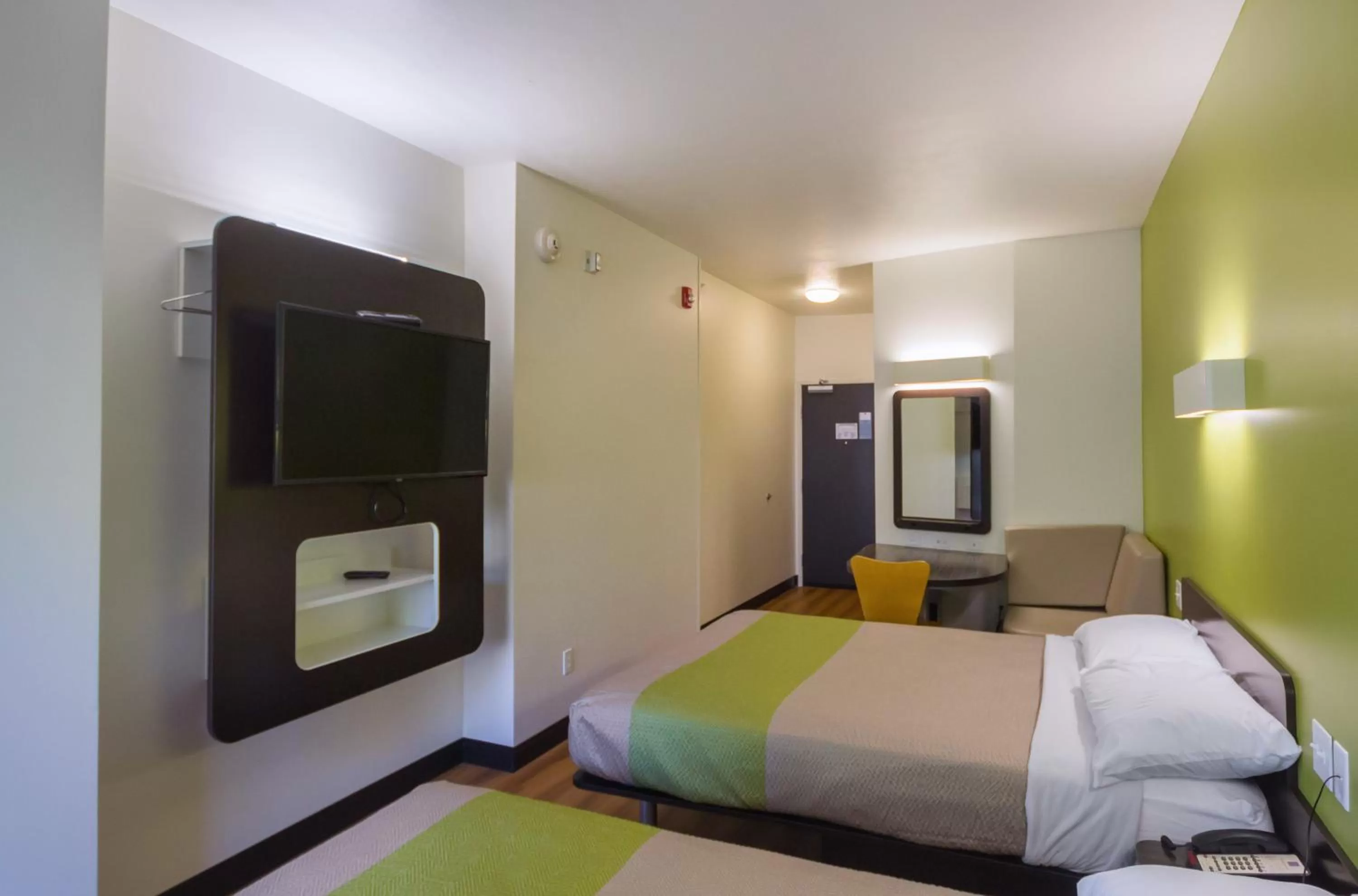 Bedroom, Bed in Motel 6-South Bend, IN - Mishawaka