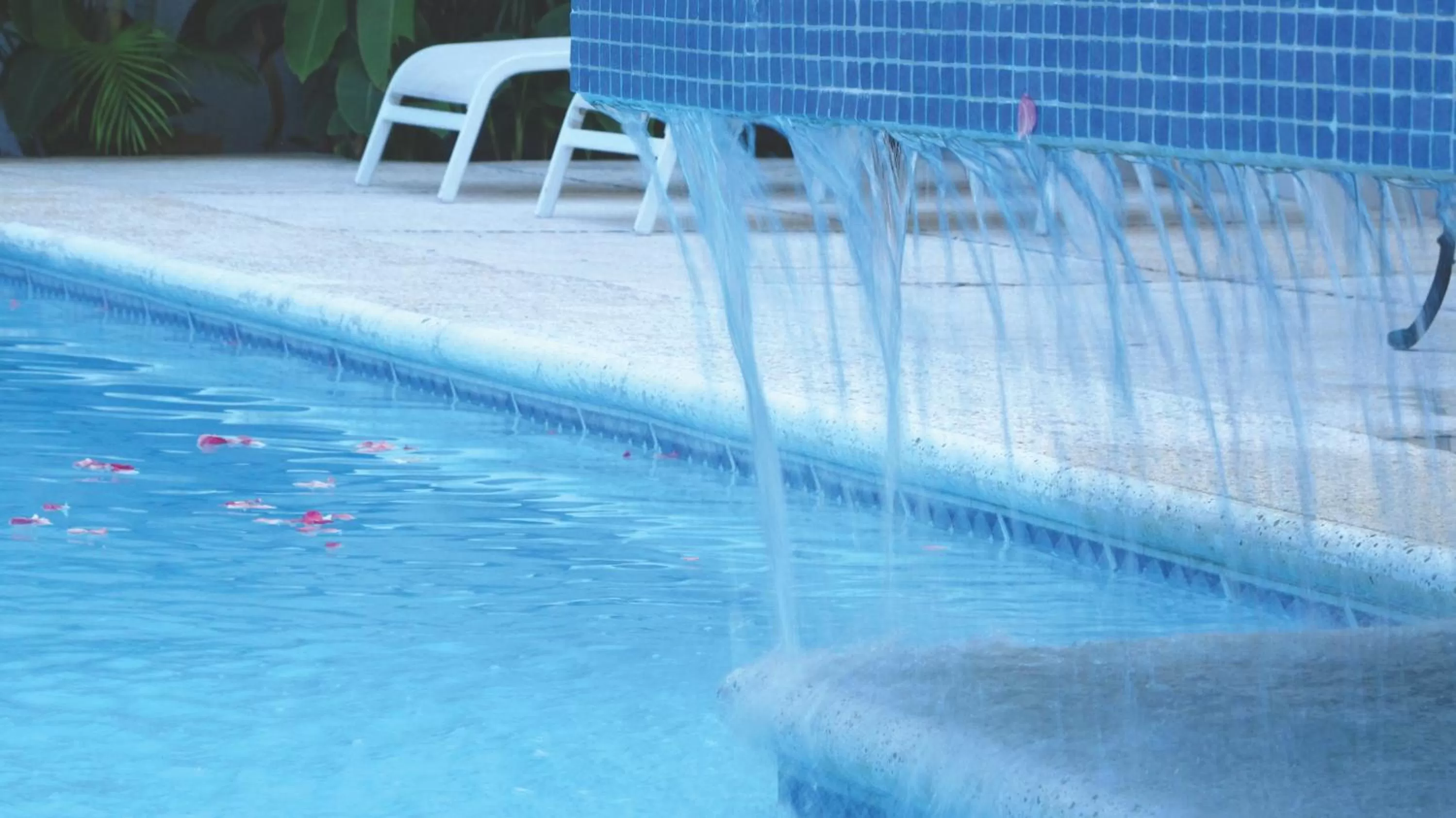 Swimming pool in Hotel RS Suites