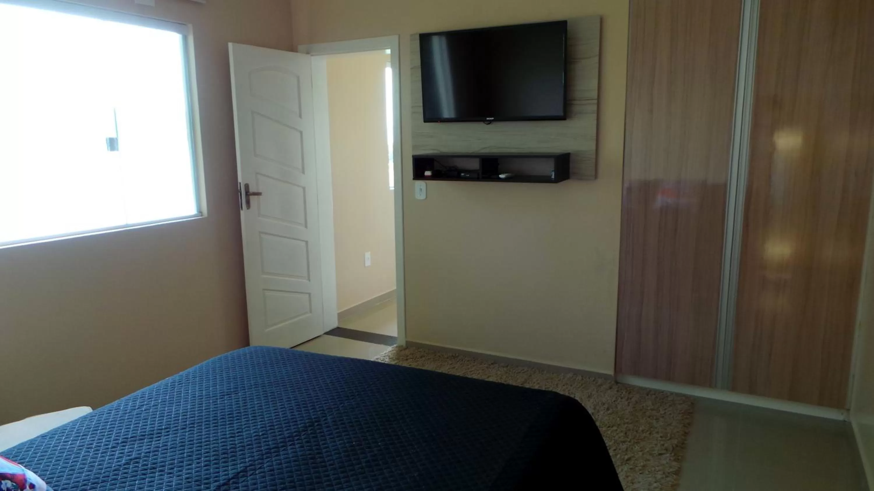 Photo of the whole room, Bed in Ocean Green Flats