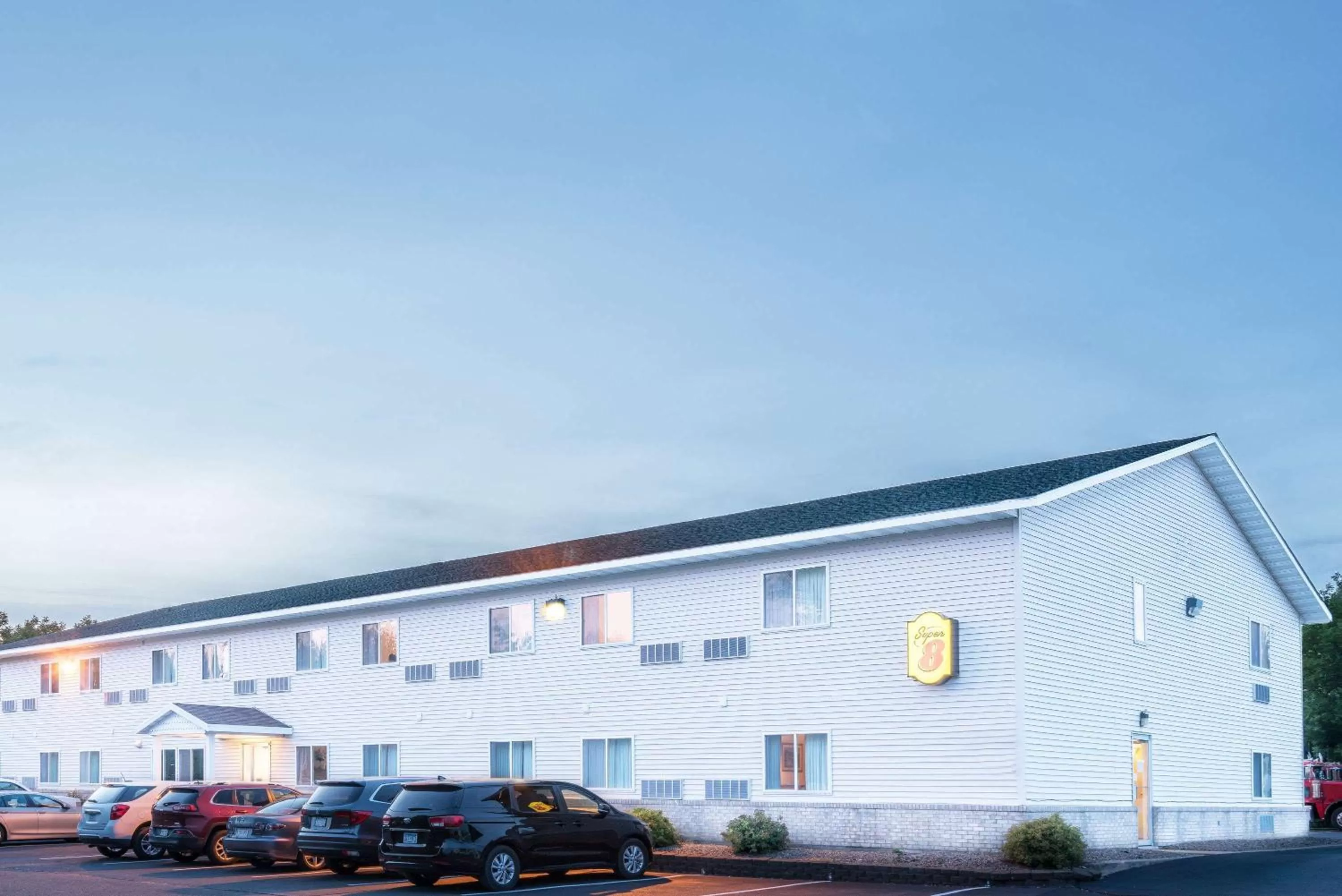 Property building in Super 8 by Wyndham Phillips