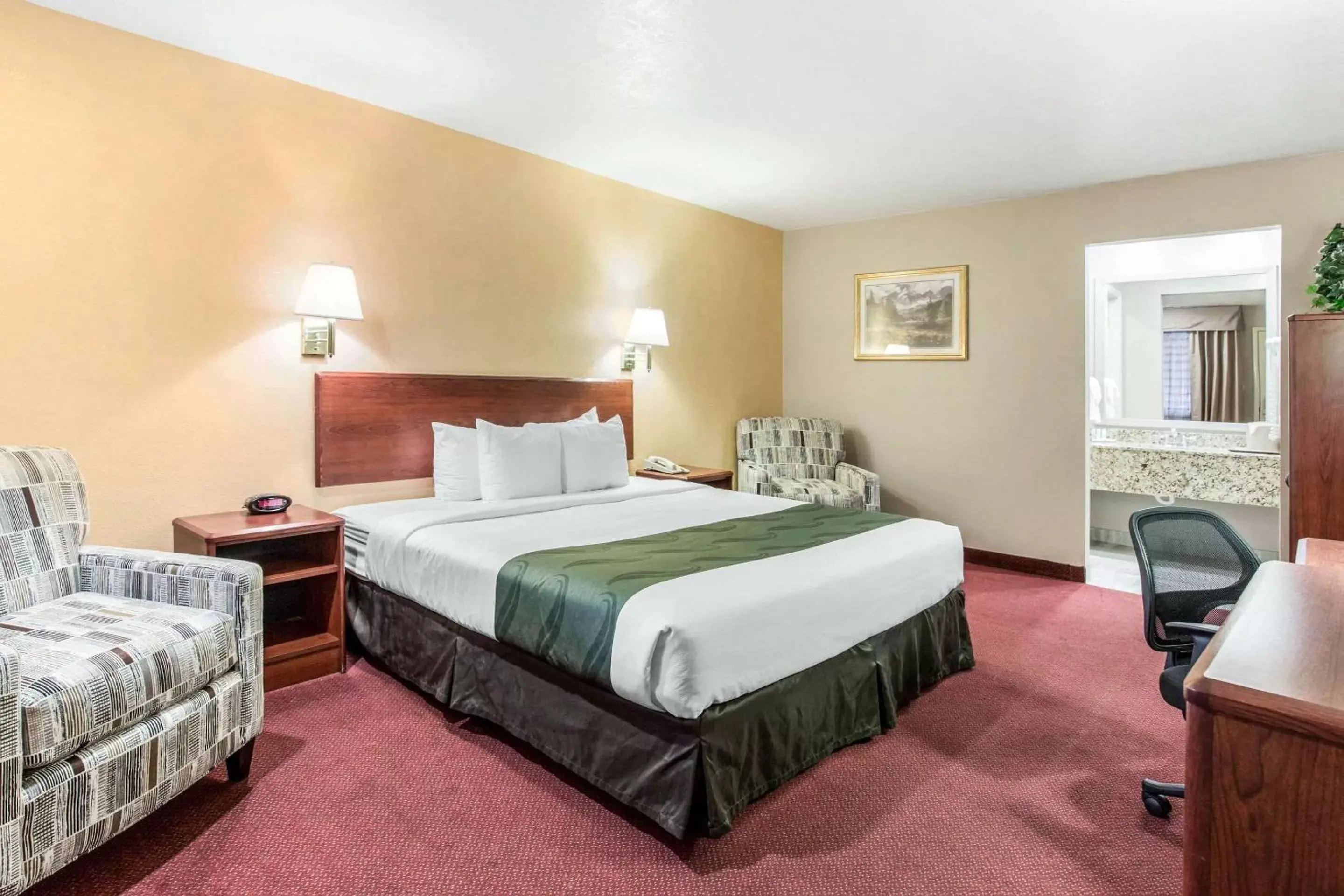 Photo of the whole room, Bed in Quality Inn Cedar City University Area