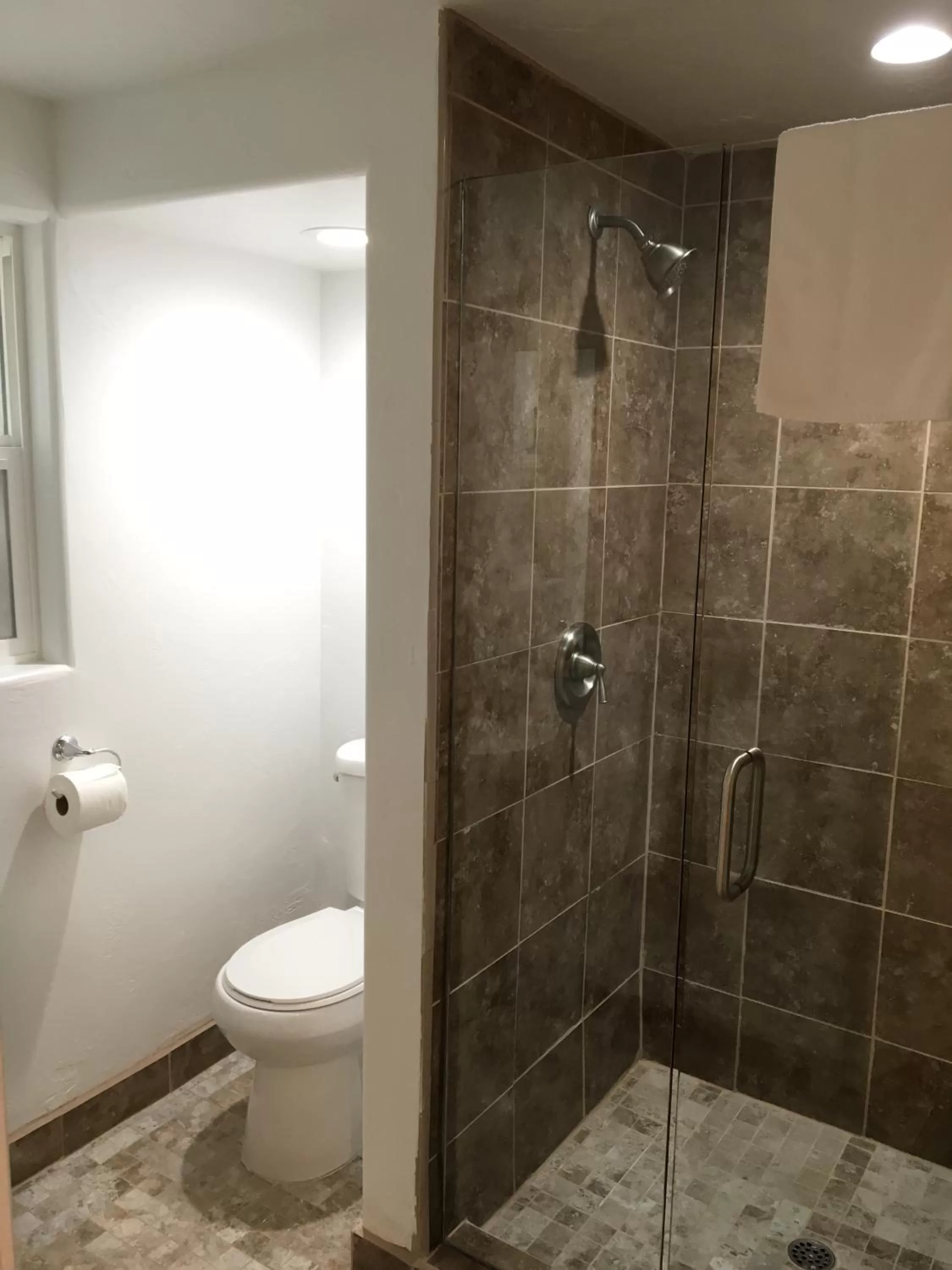 Shower in The Sea View Inn At The Beach