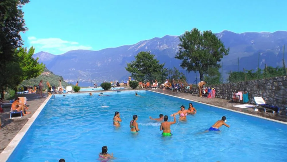 Swimming pool in Hotel Garnì Al Poggio