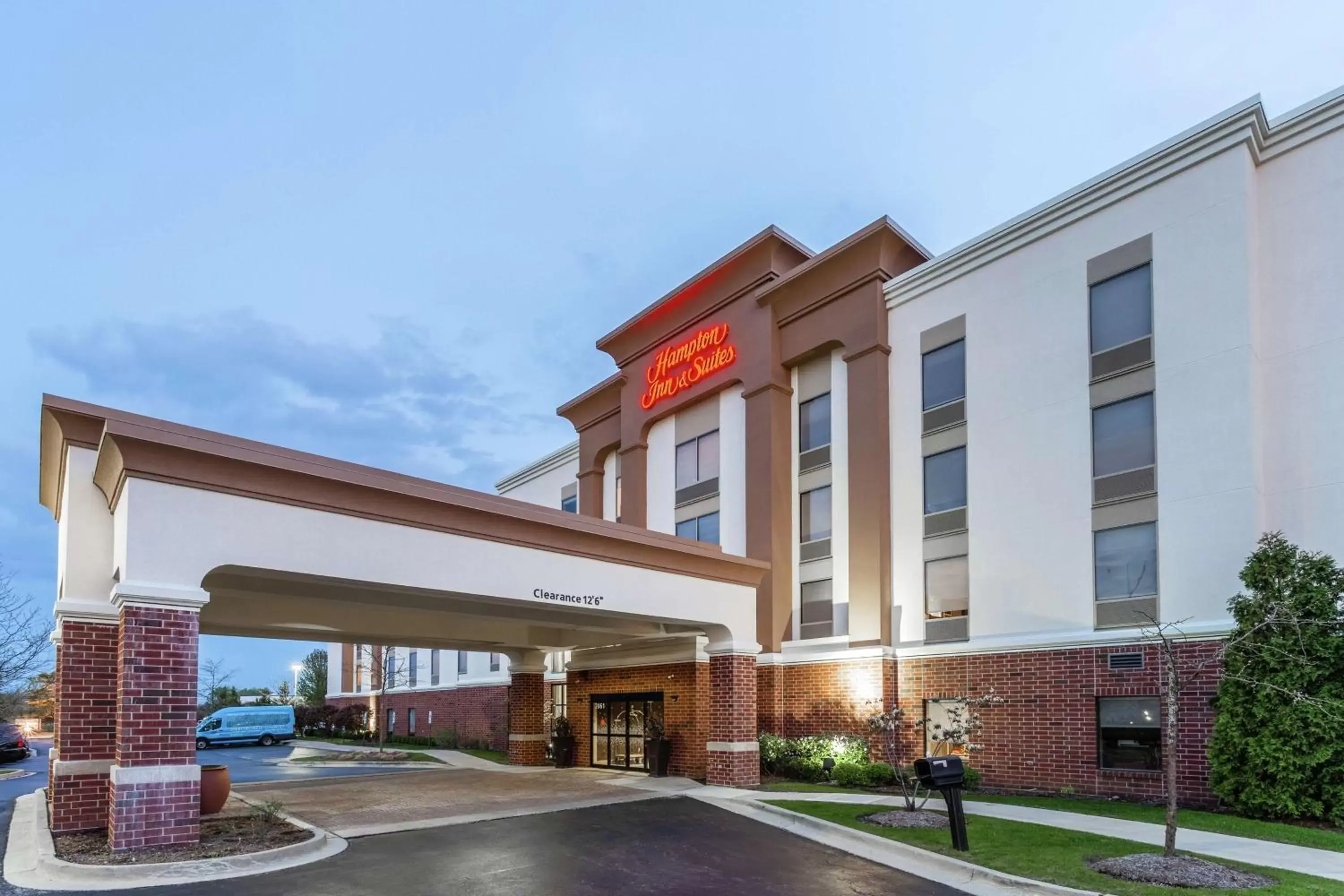 Property building in Hampton Inn & Suites Chicago - Libertyville Property building in Hampton Inn & Suites Chicago - Libertyville