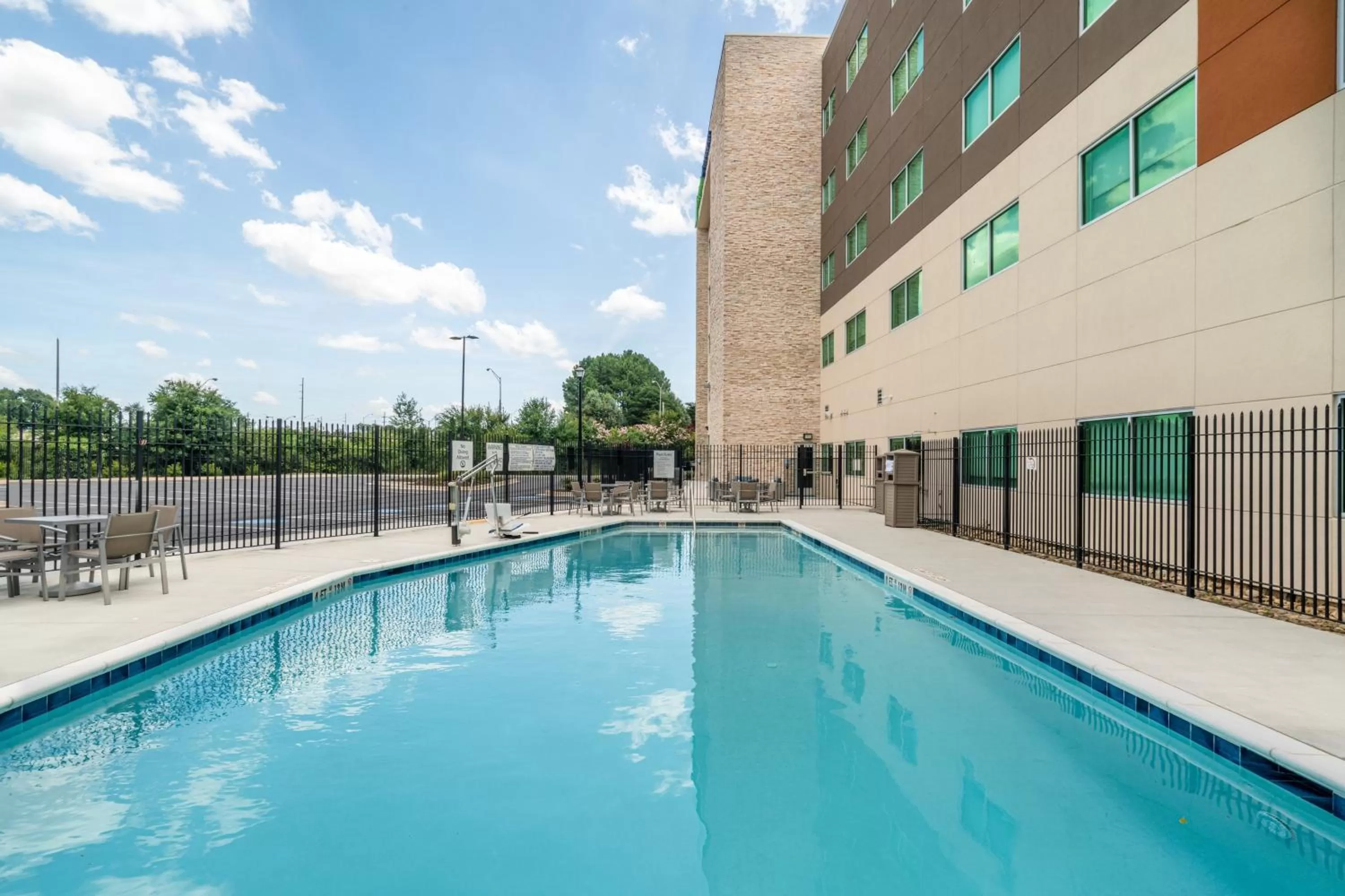 Swimming pool in Holiday Inn Express & Suites Atlanta Airport NE - Hapeville by IHG