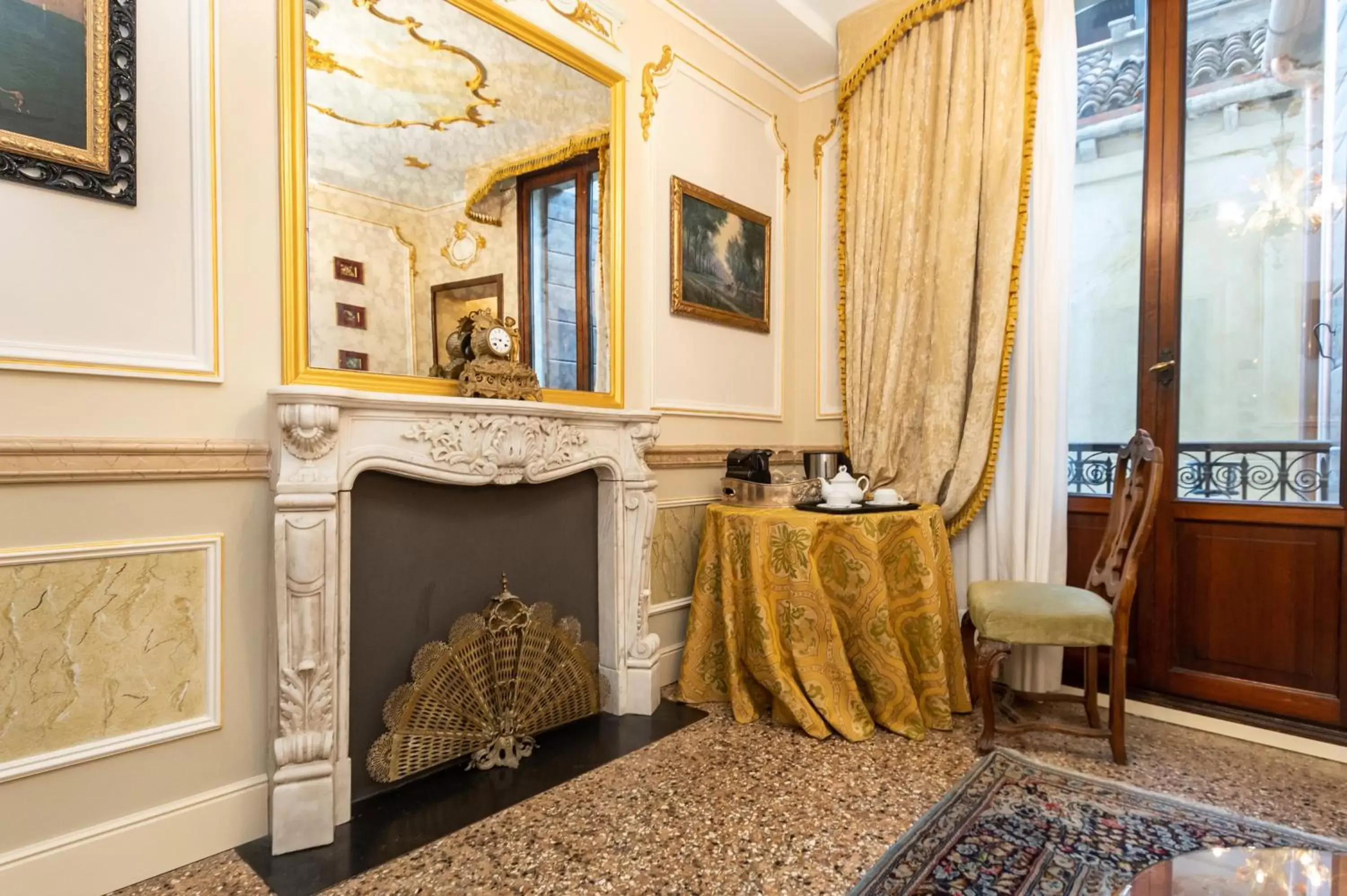 Living room in Palazzo Paruta & Wellness Suites