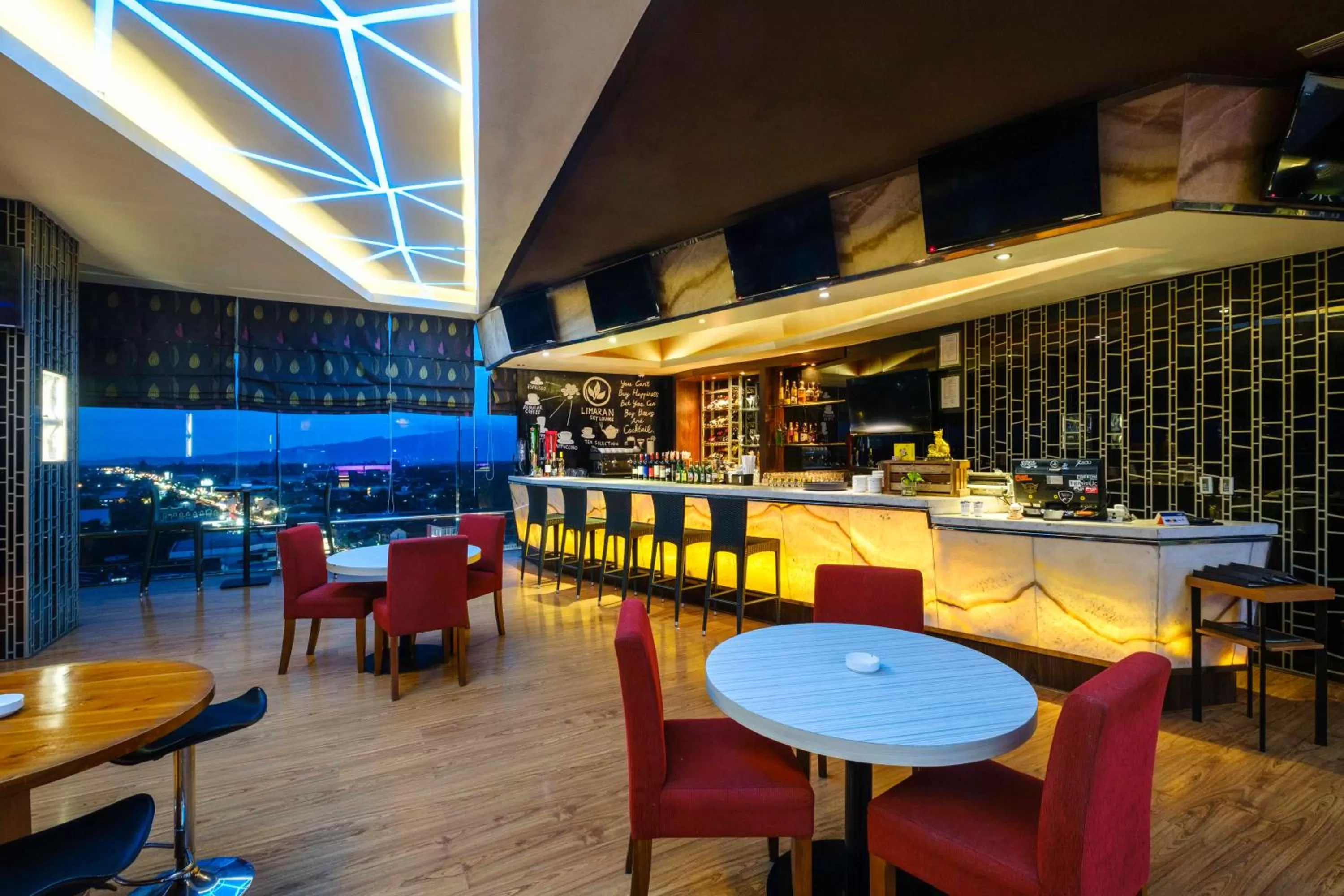 Lounge or bar in Grand Artos Hotel & Convention