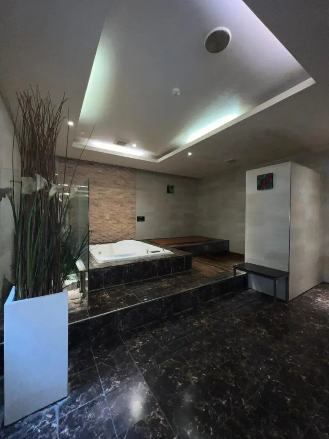 Her Home Spa Motel Douliu