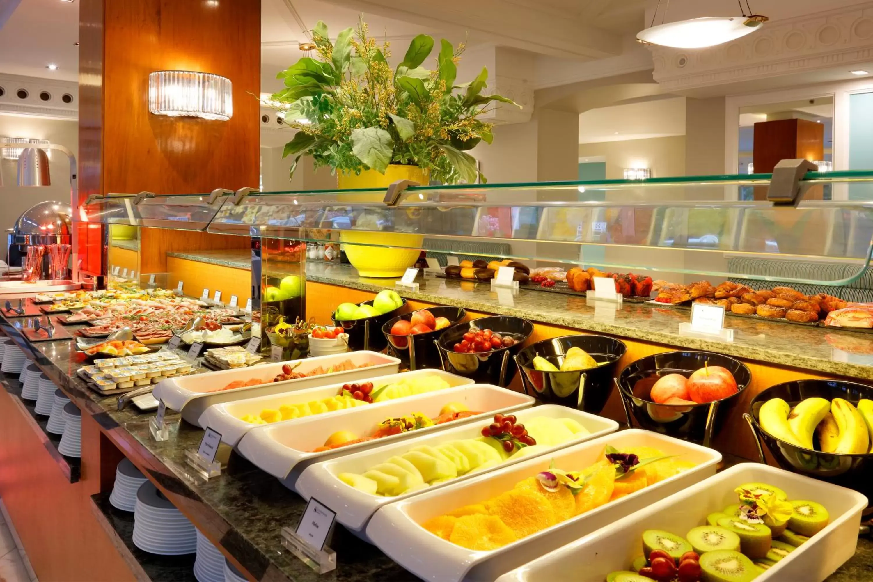 Buffet breakfast, Restaurant/Places to Eat in Eurostars Hotel Real