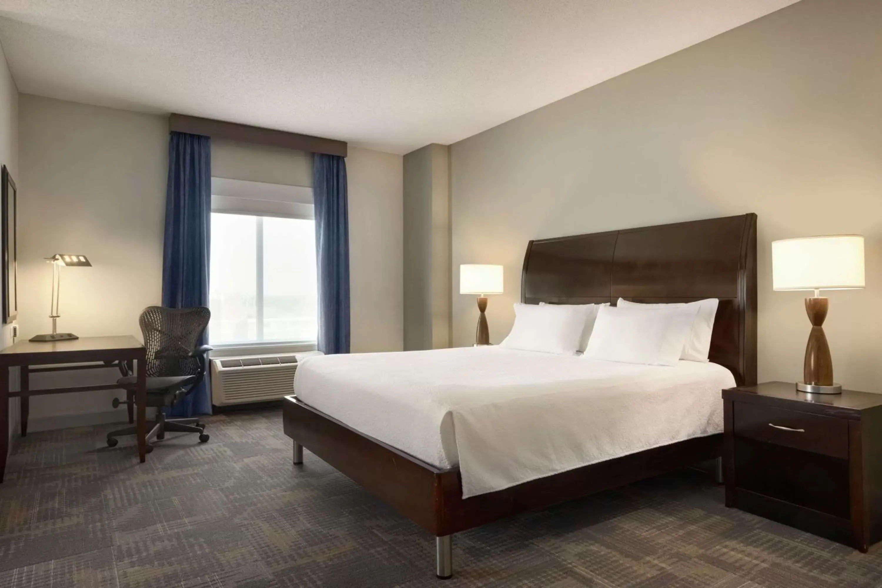 Bedroom, Bed in Hilton Garden Inn Minneapolis Downtown Bedroom, Bed in Hilton Garden Inn Minneapolis Downtown
