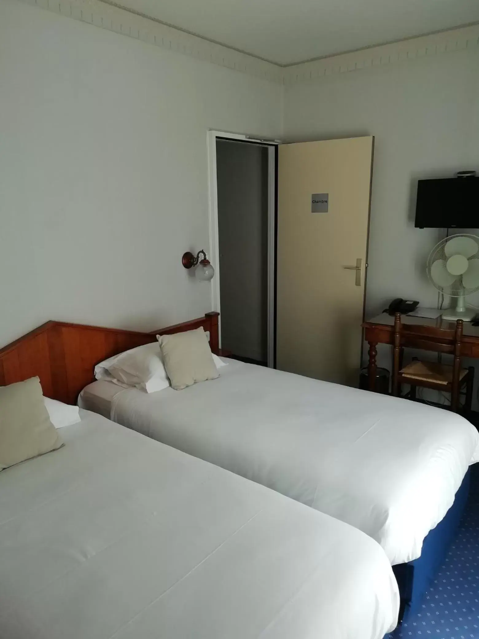 Bed in Hôtel Du Manoir Bed in Hôtel Du Manoir