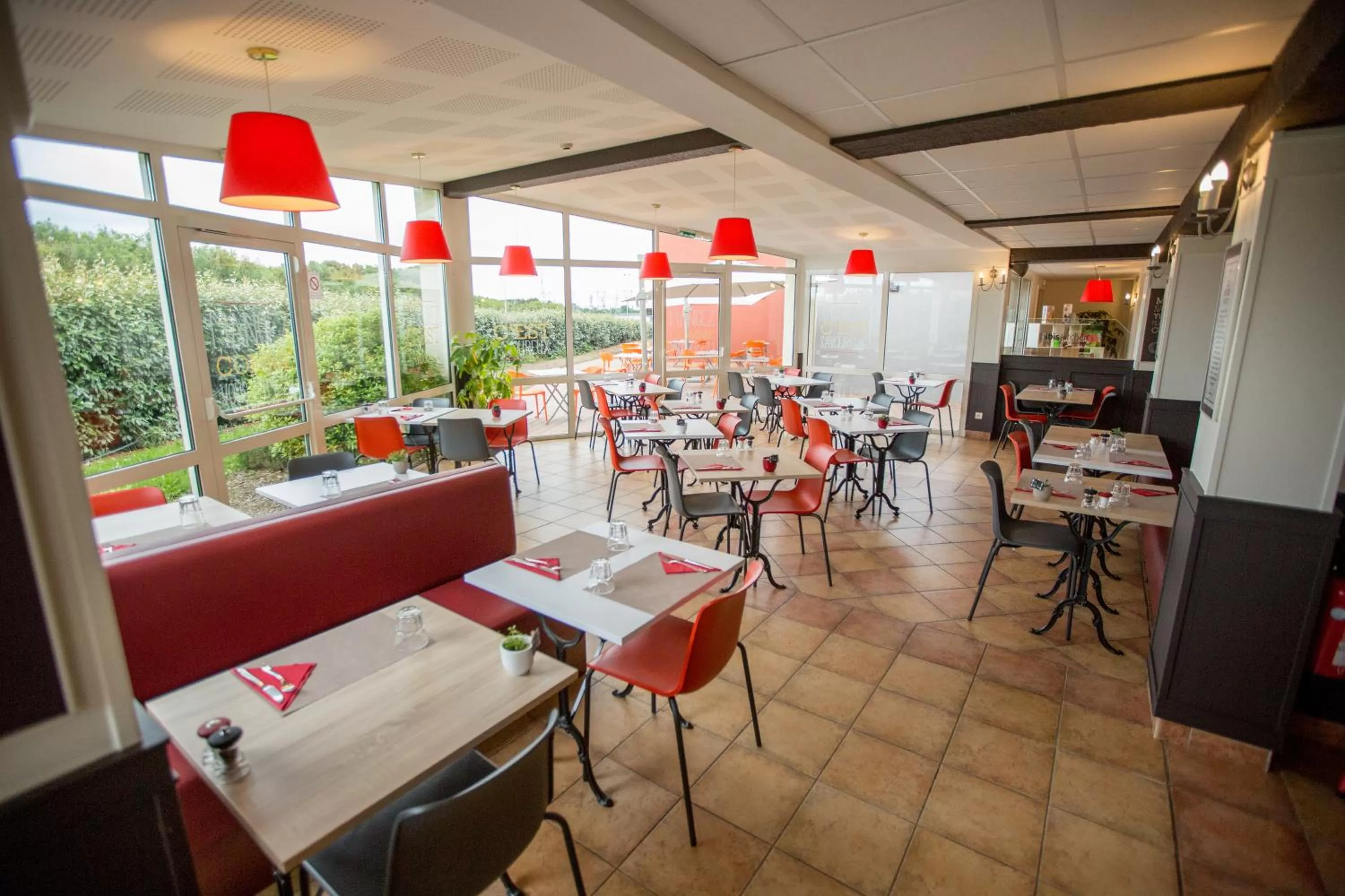 Restaurant/places to eat in ibis Cherbourg La Glacerie