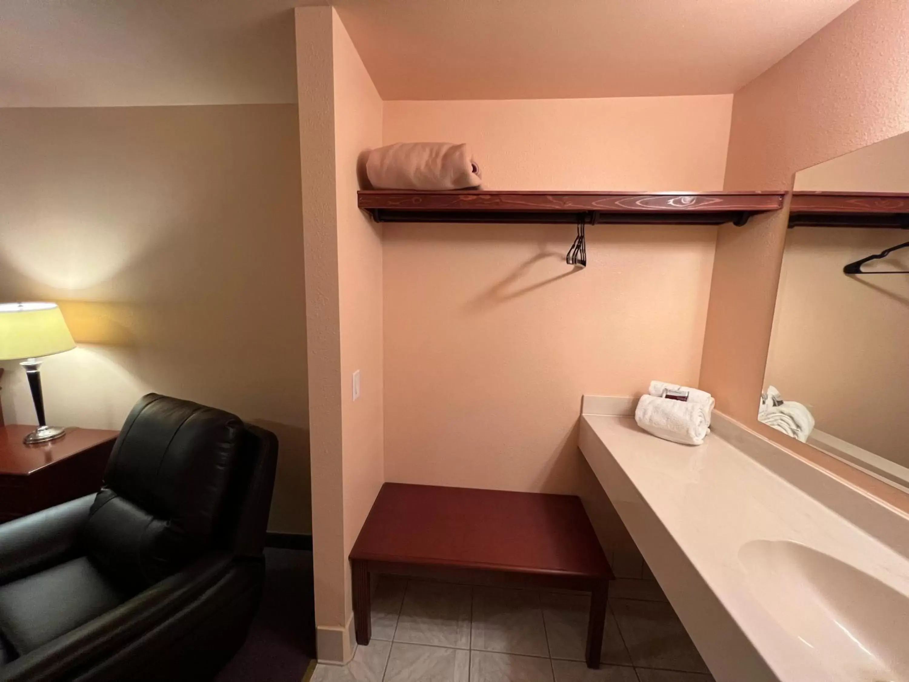 Bathroom in Frazier View Motel